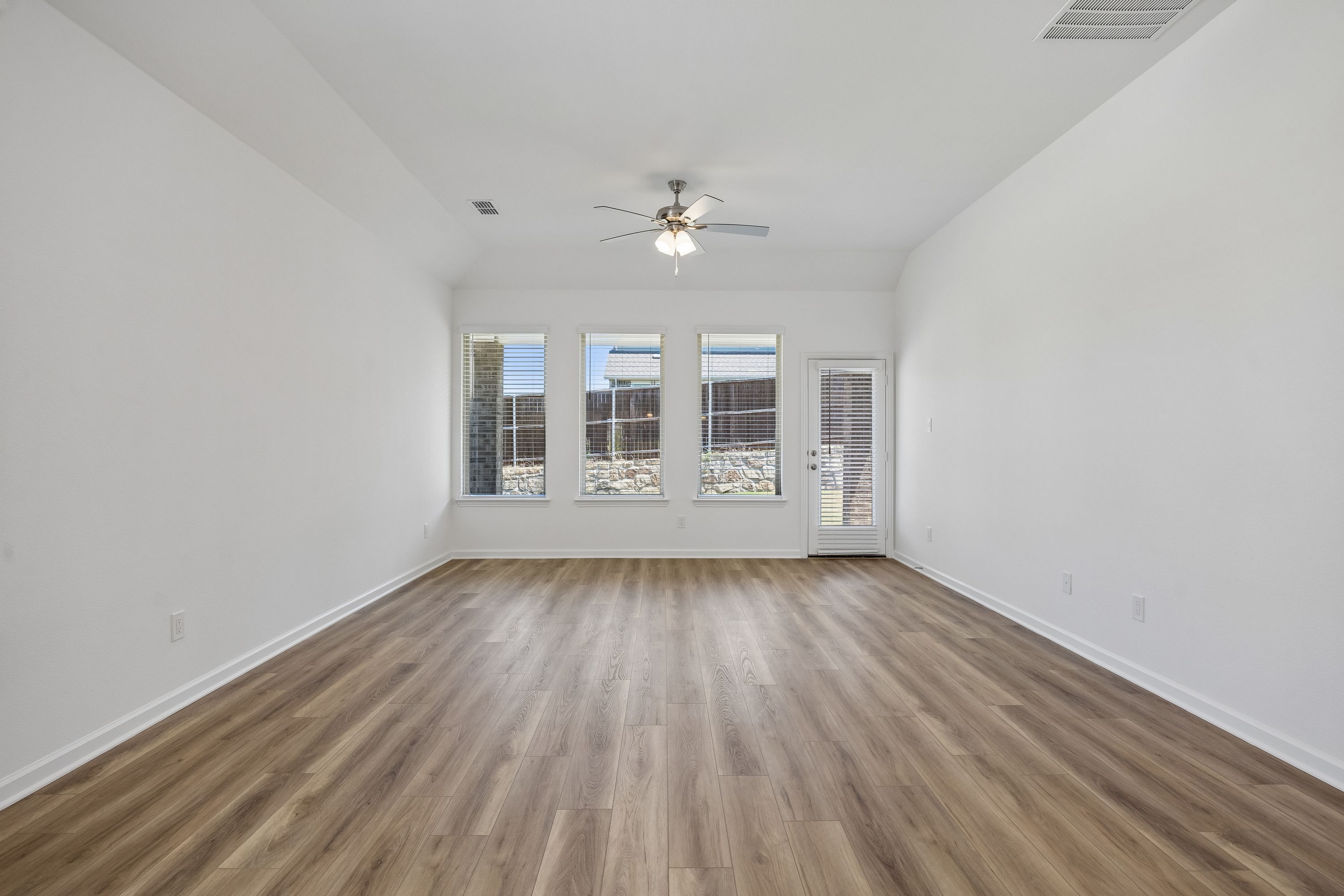 3-1736Coachman_003