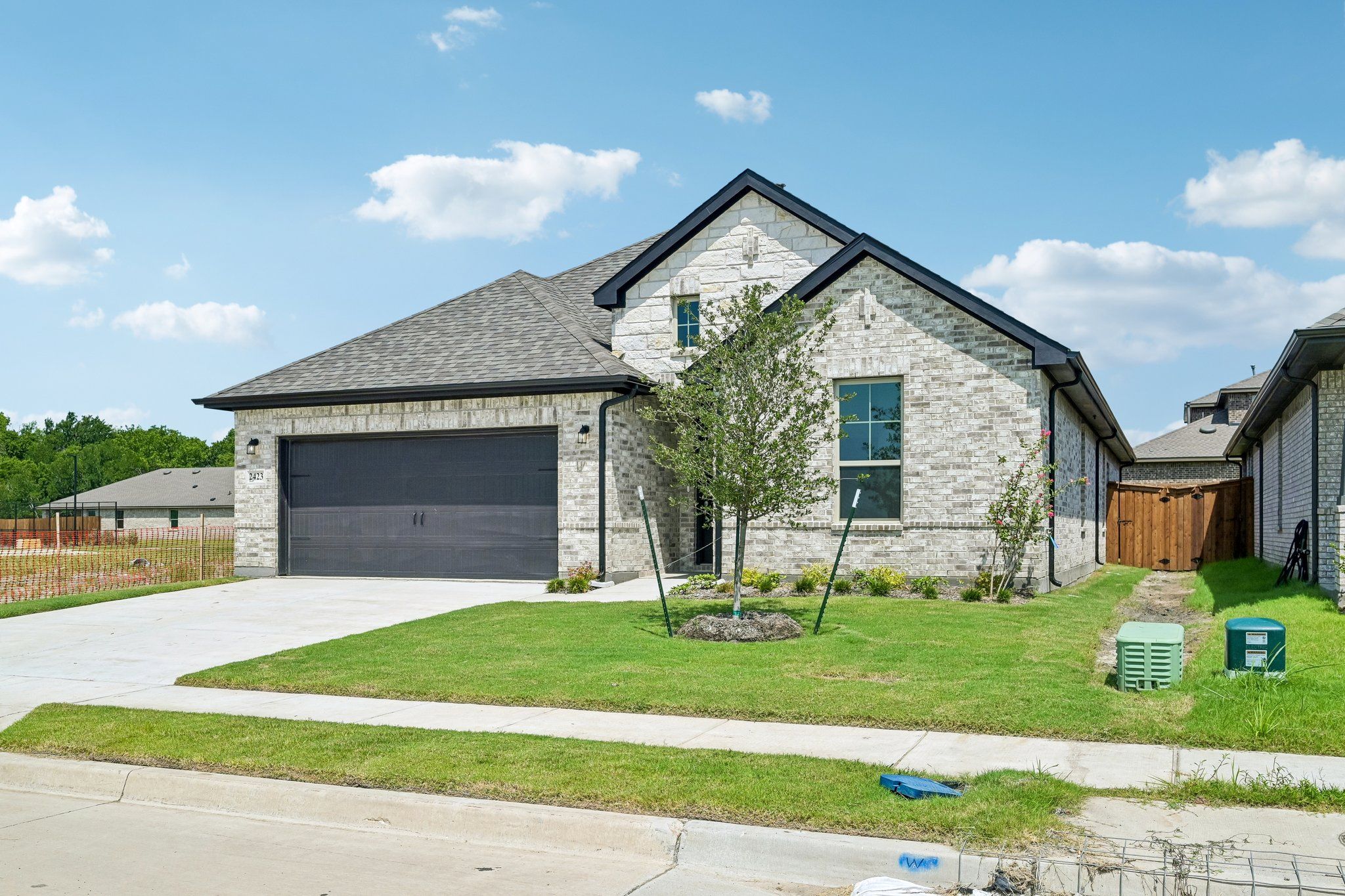 3-web-or-mls-Liberty Crossing Ave-S3107-003