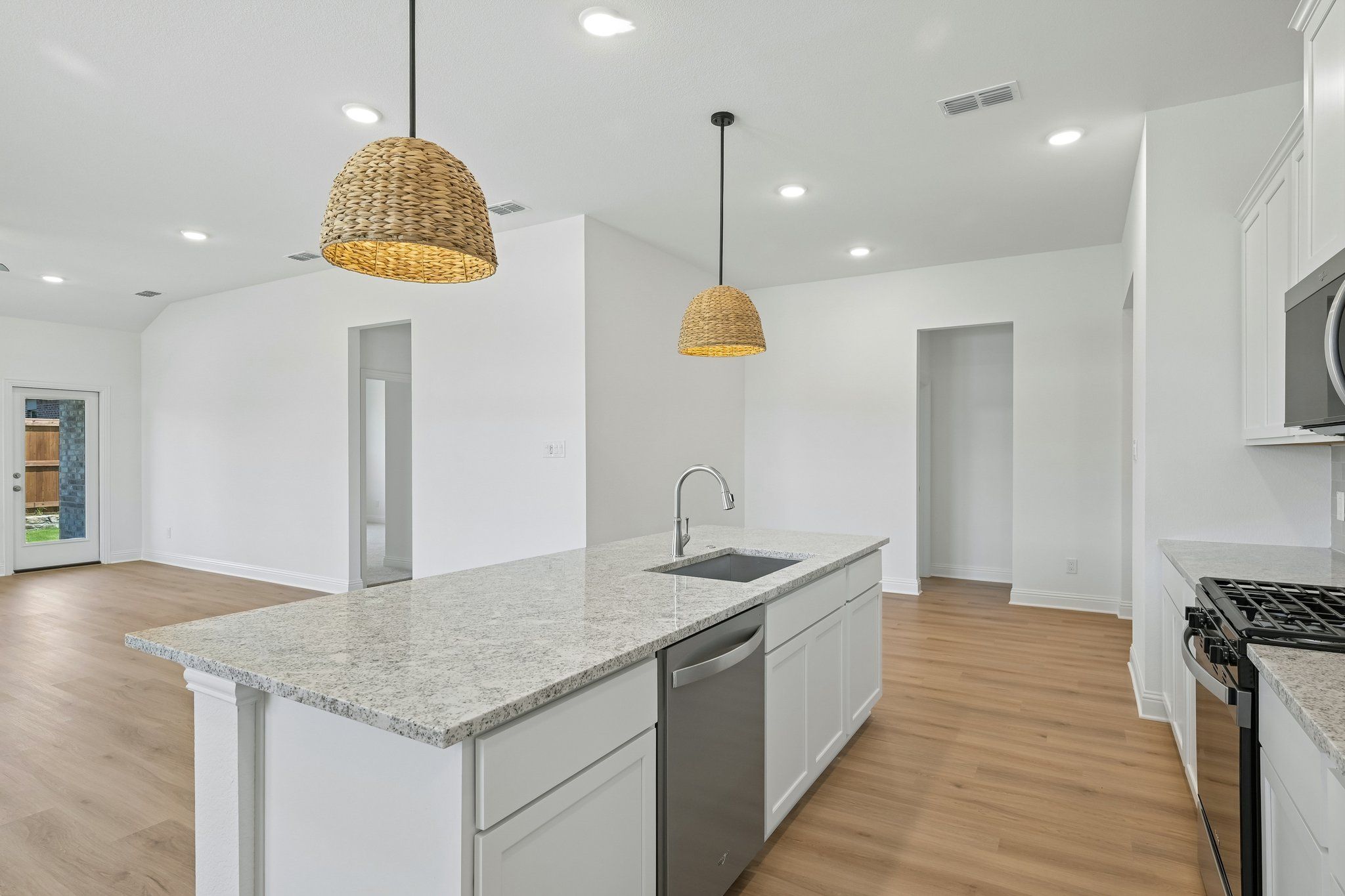 15-web-or-mls-Liberty Crossing Ave-S3107-015