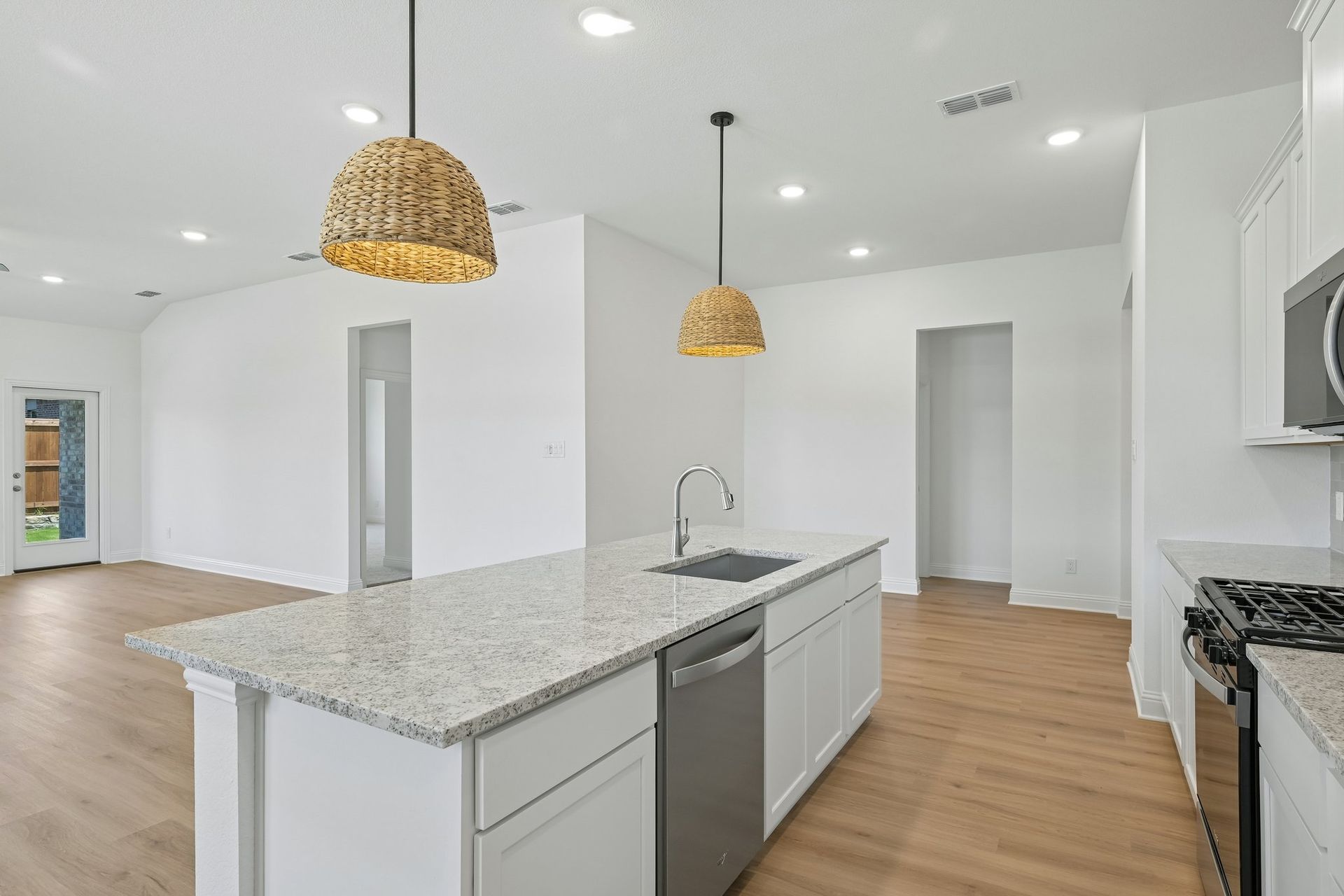 15-web-or-mls-Liberty Crossing Ave-S3107-015