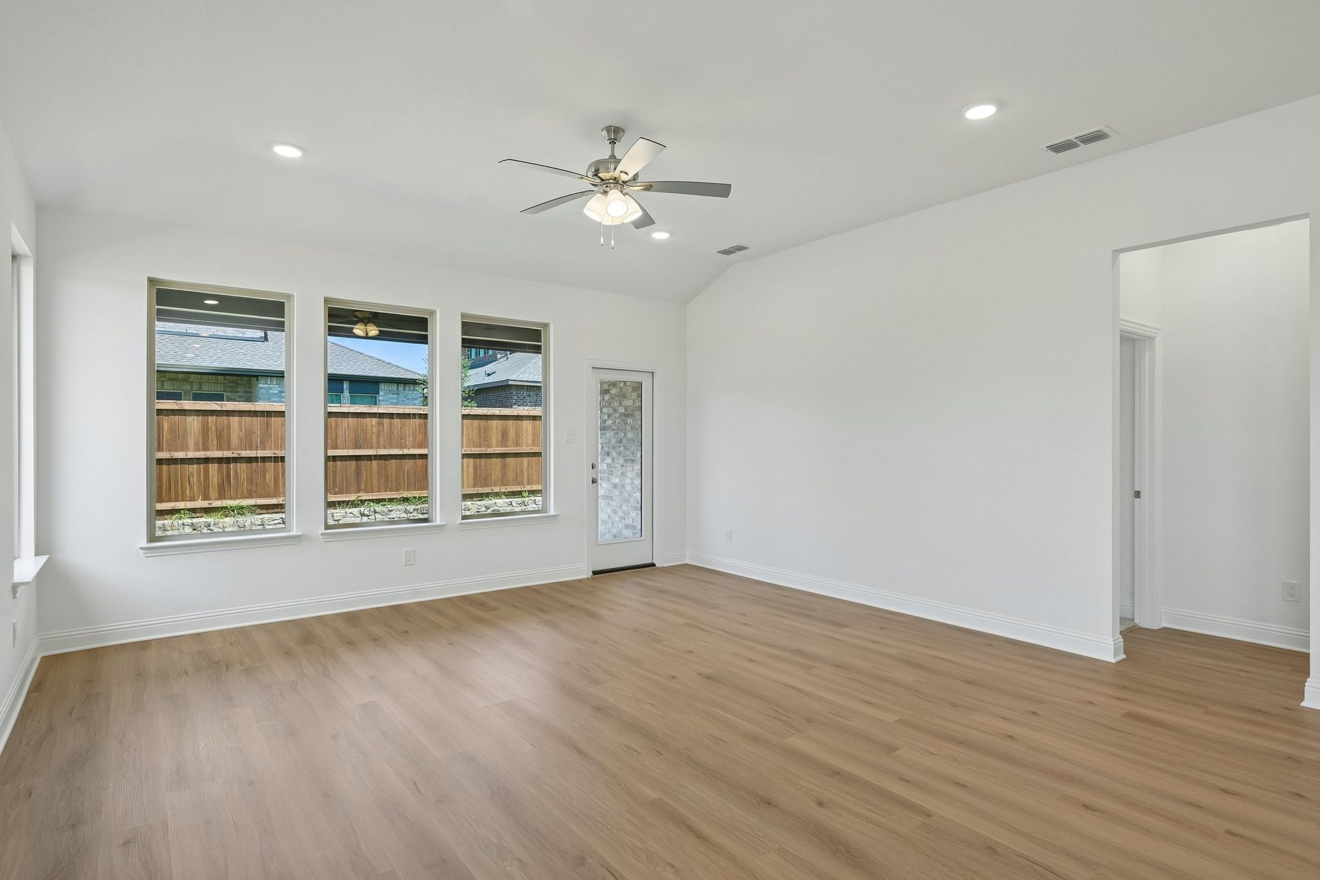 8-web-or-mls-Liberty Crossing Ave-S3107-008
