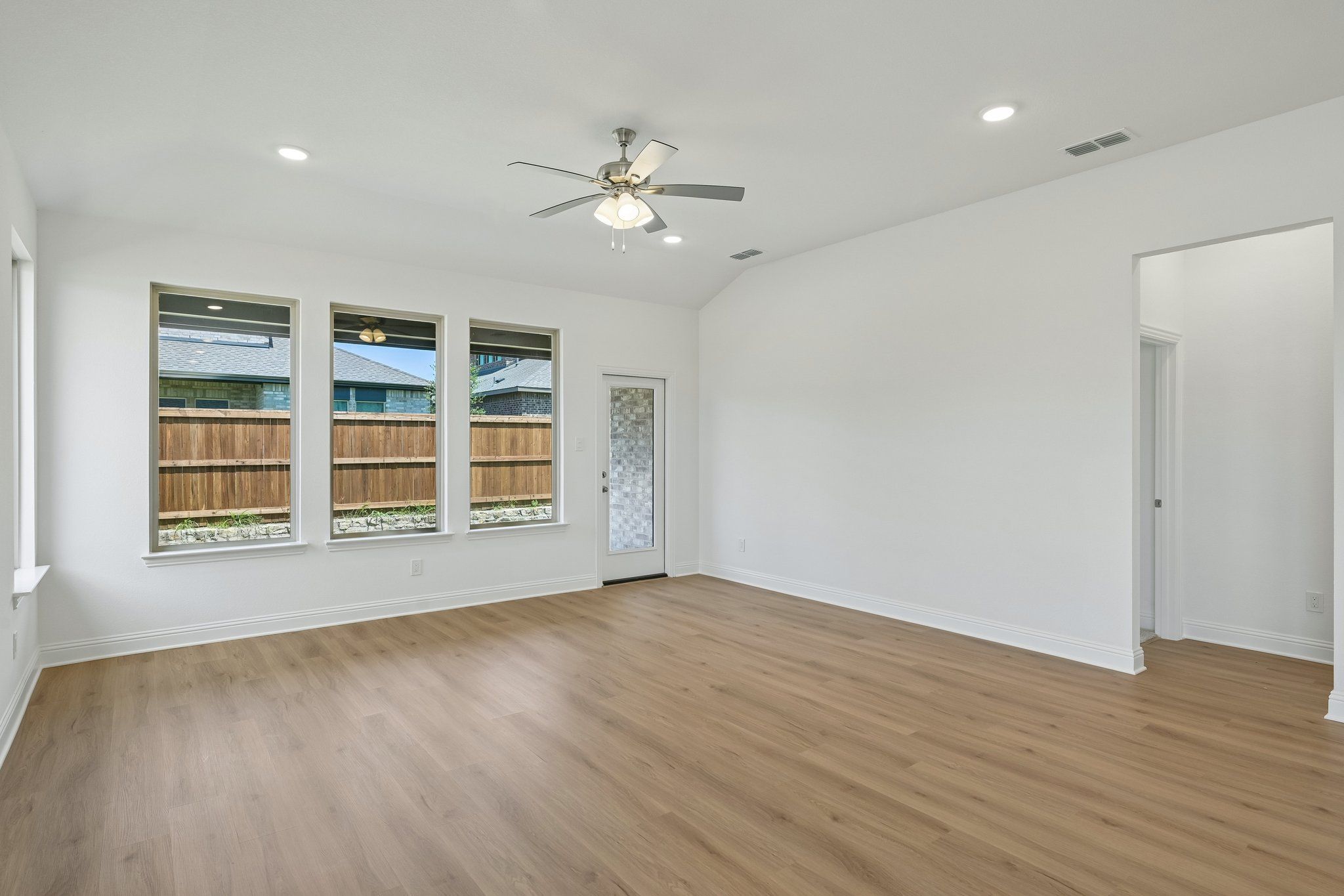 8-web-or-mls-Liberty Crossing Ave-S3107-008