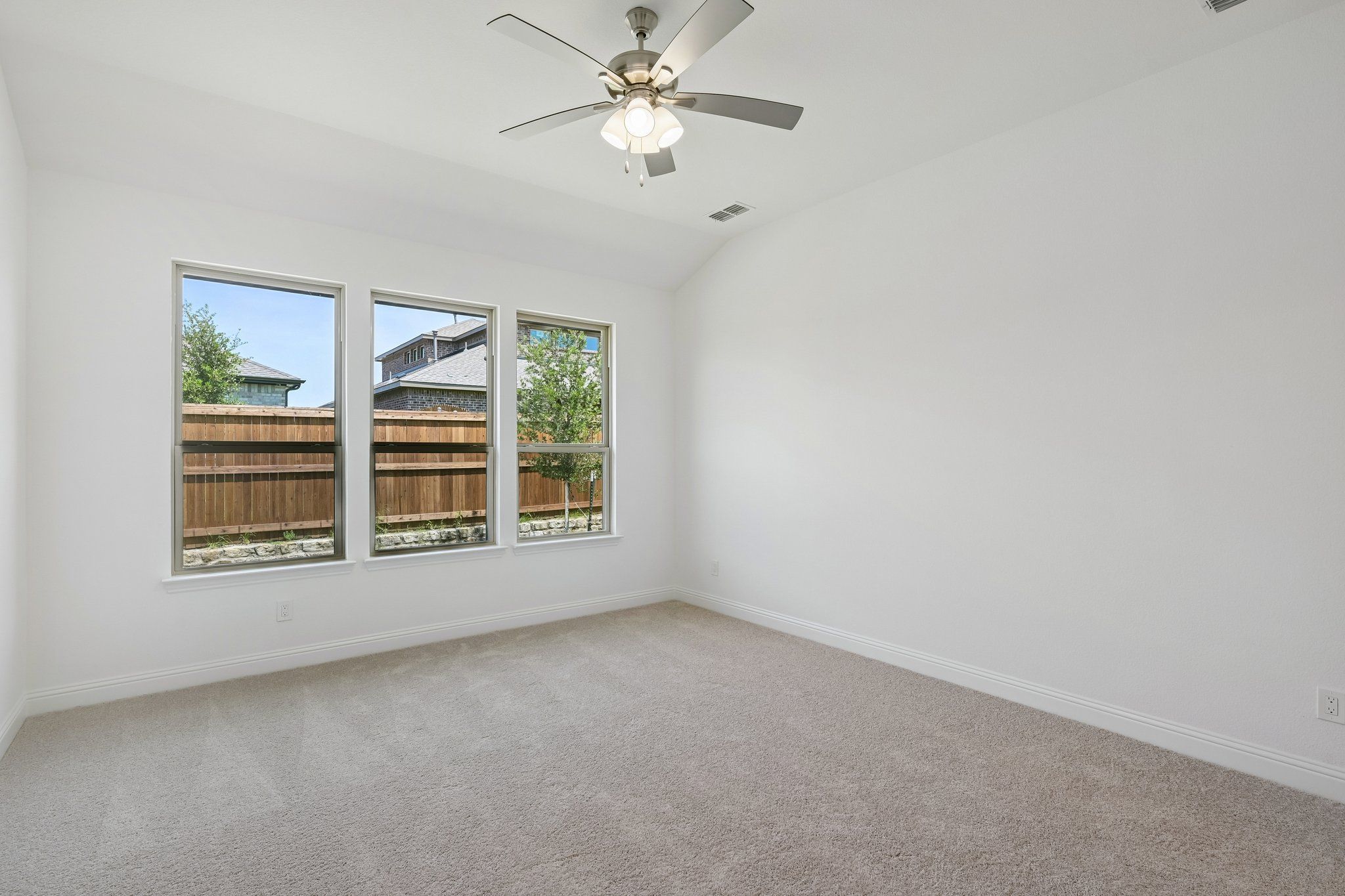 31-web-or-mls-Liberty Crossing Ave-S3107-031