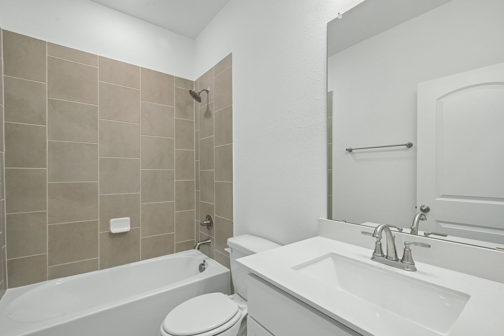 23-web-or-mls-Liberty Crossing Ave-S3107-023