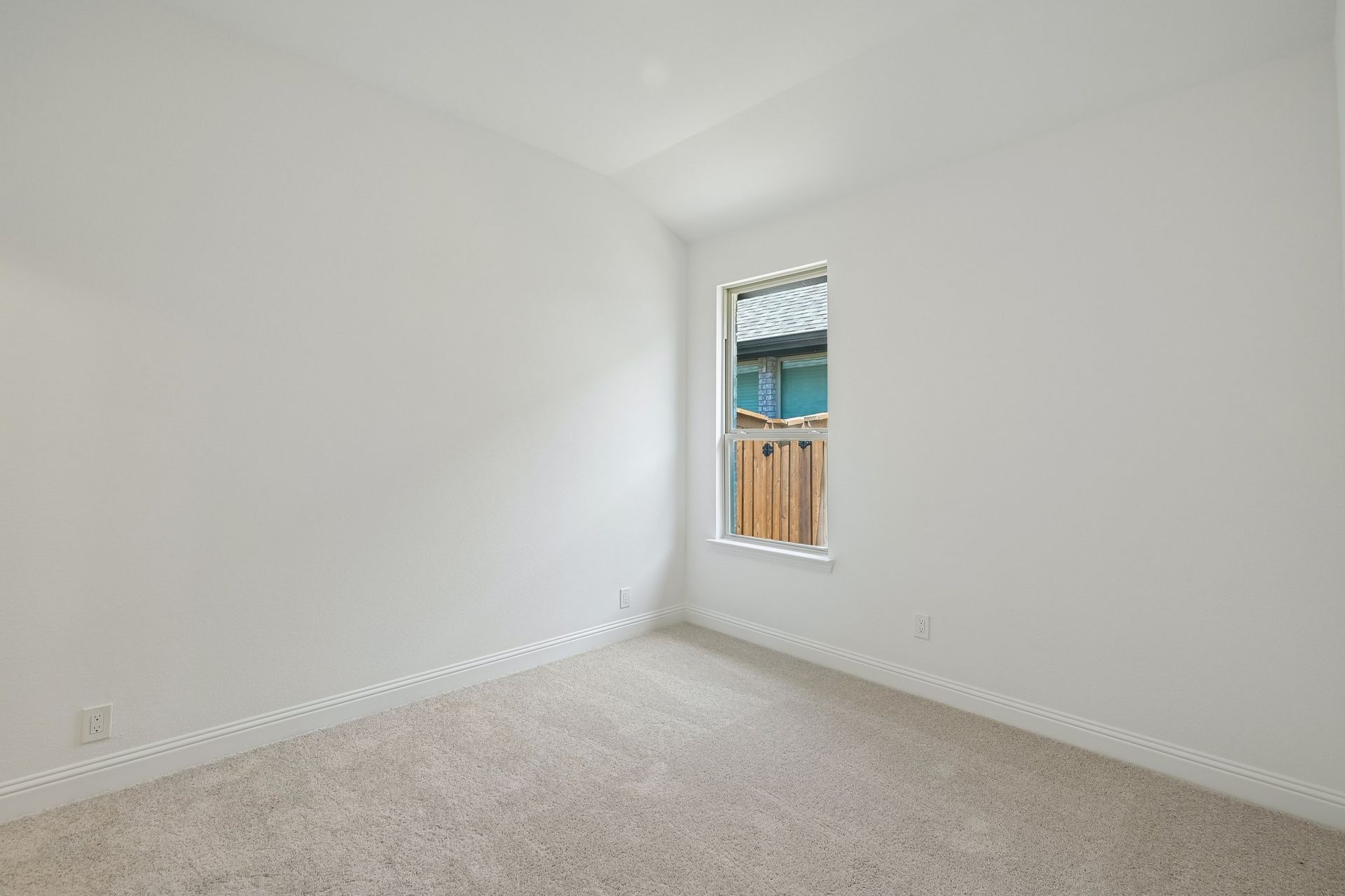 28-web-or-mls-Liberty Crossing Ave-S3107-028