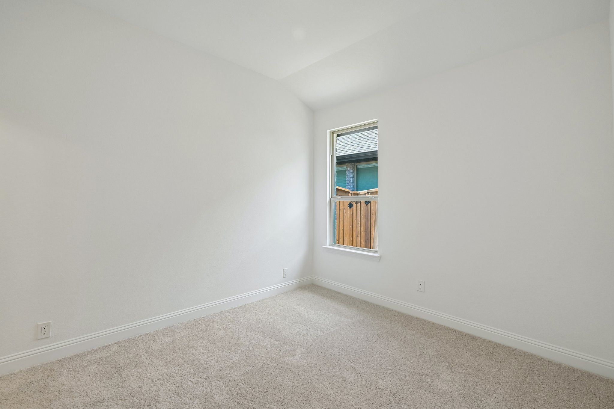 28-web-or-mls-Liberty Crossing Ave-S3107-028