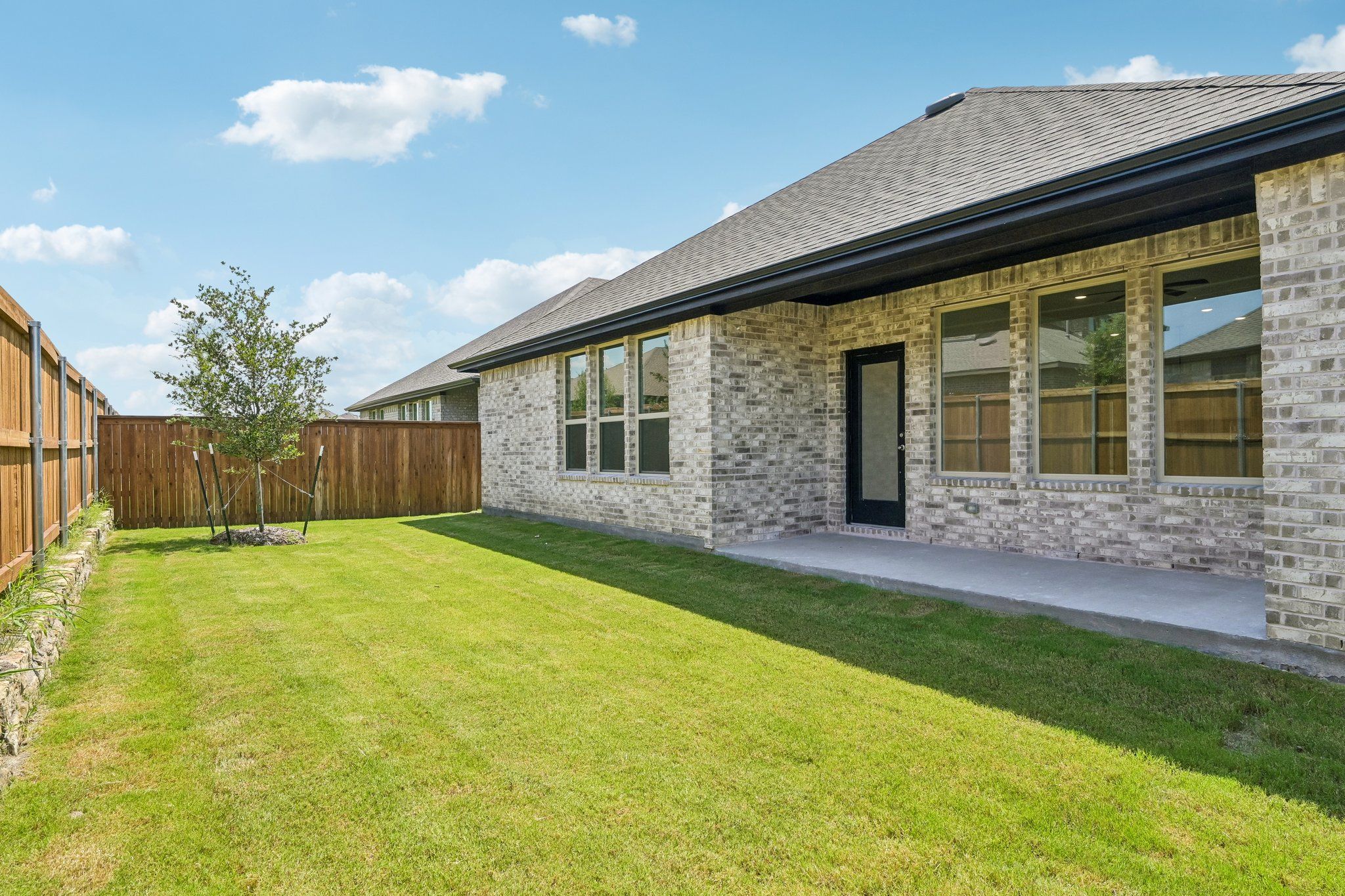 45-web-or-mls-Liberty Crossing Ave-S3107-045