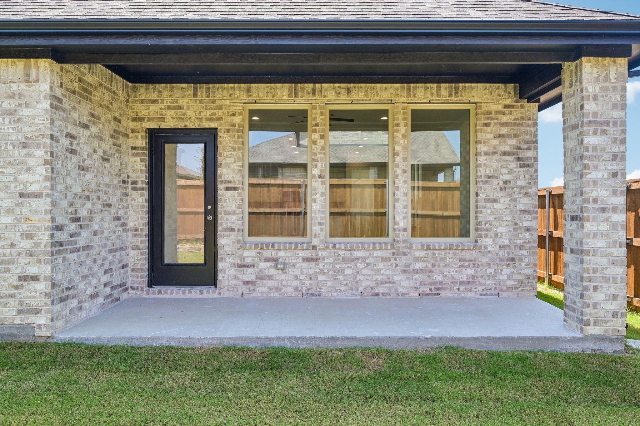 42-web-or-mls-Liberty Crossing Ave-S3107-042