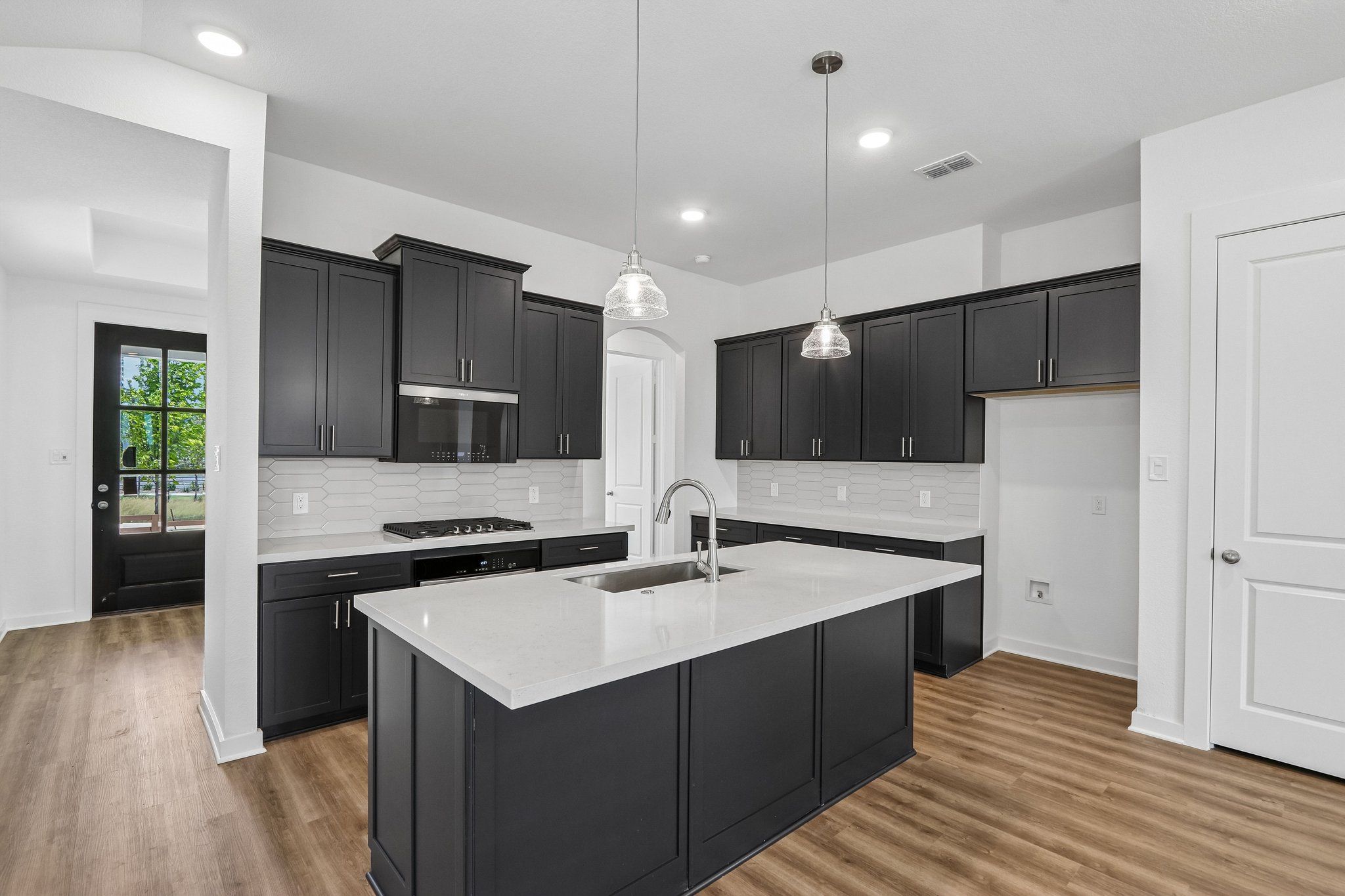 15-web-or-mls-Treeline Parkway-S0108-015
