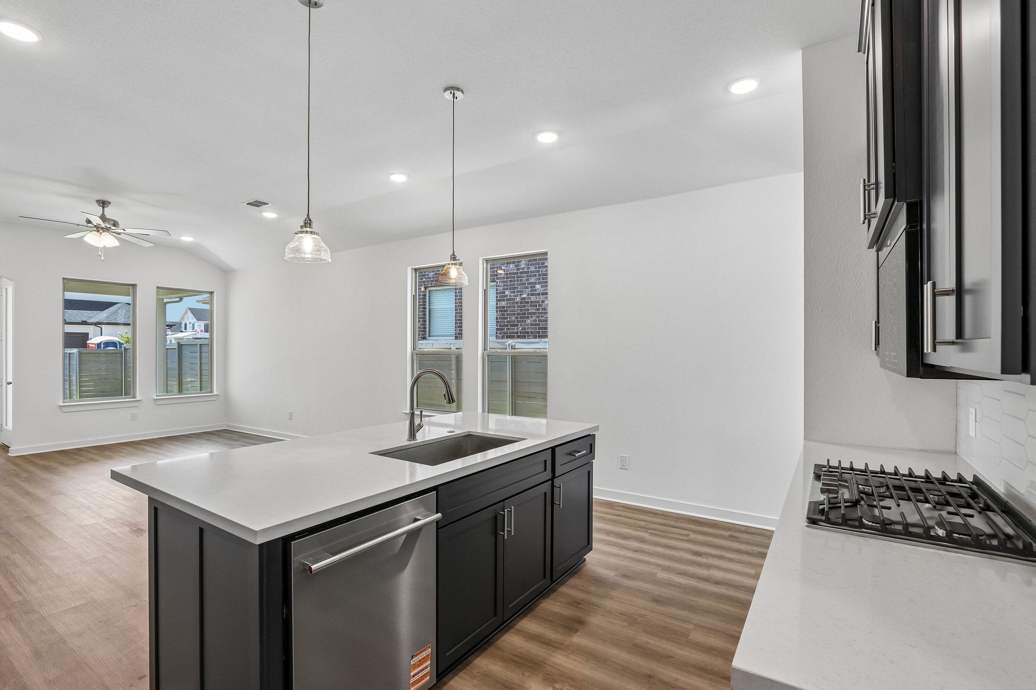 18-web-or-mls-Treeline Parkway-S0108-018