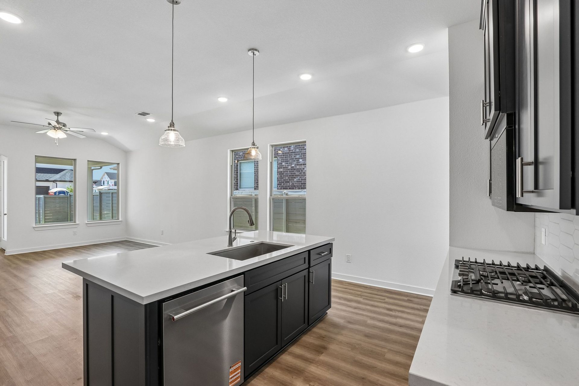 18-web-or-mls-Treeline Parkway-S0108-018
