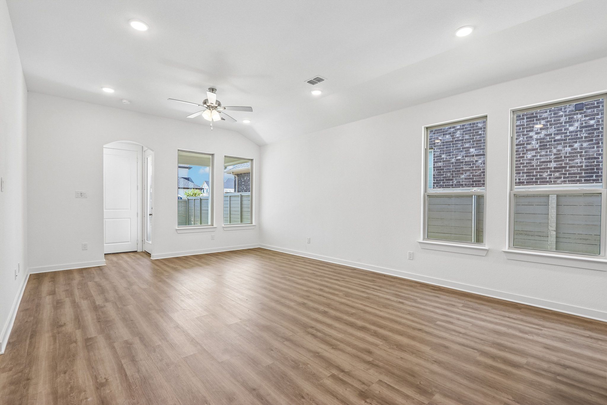 6-web-or-mls-Treeline Parkway-S0108-006