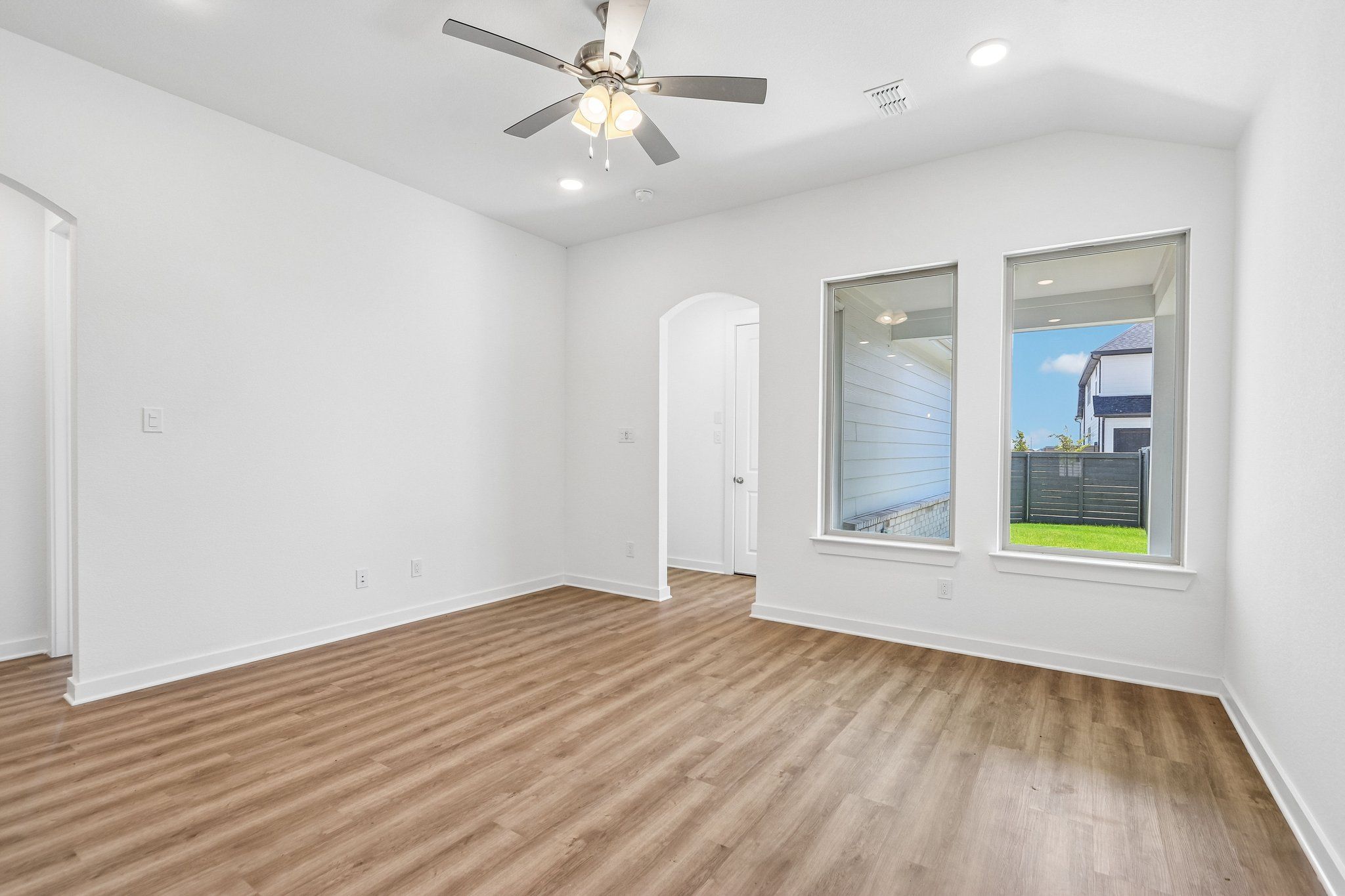 9-web-or-mls-Treeline Parkway-S0108-009