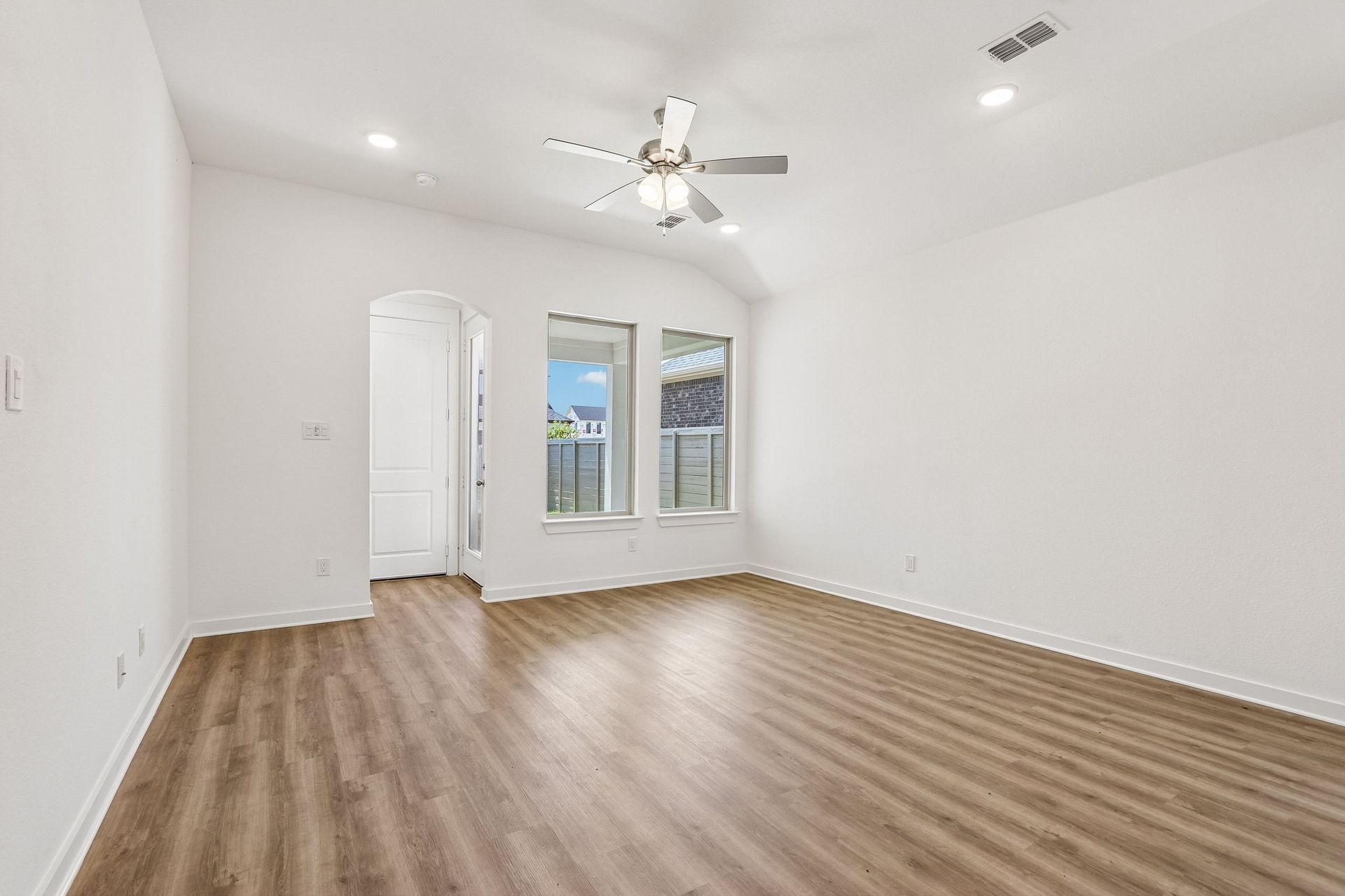 8-web-or-mls-Treeline Parkway-S0108-008