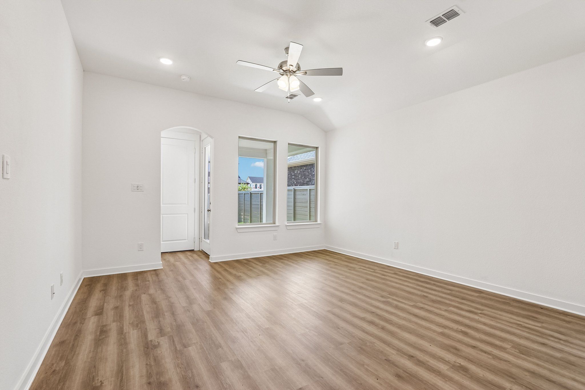 8-web-or-mls-Treeline Parkway-S0108-008