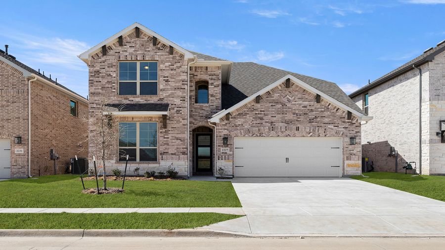 2227 Liberty Crossing Avenue. Royse City, TX 75189