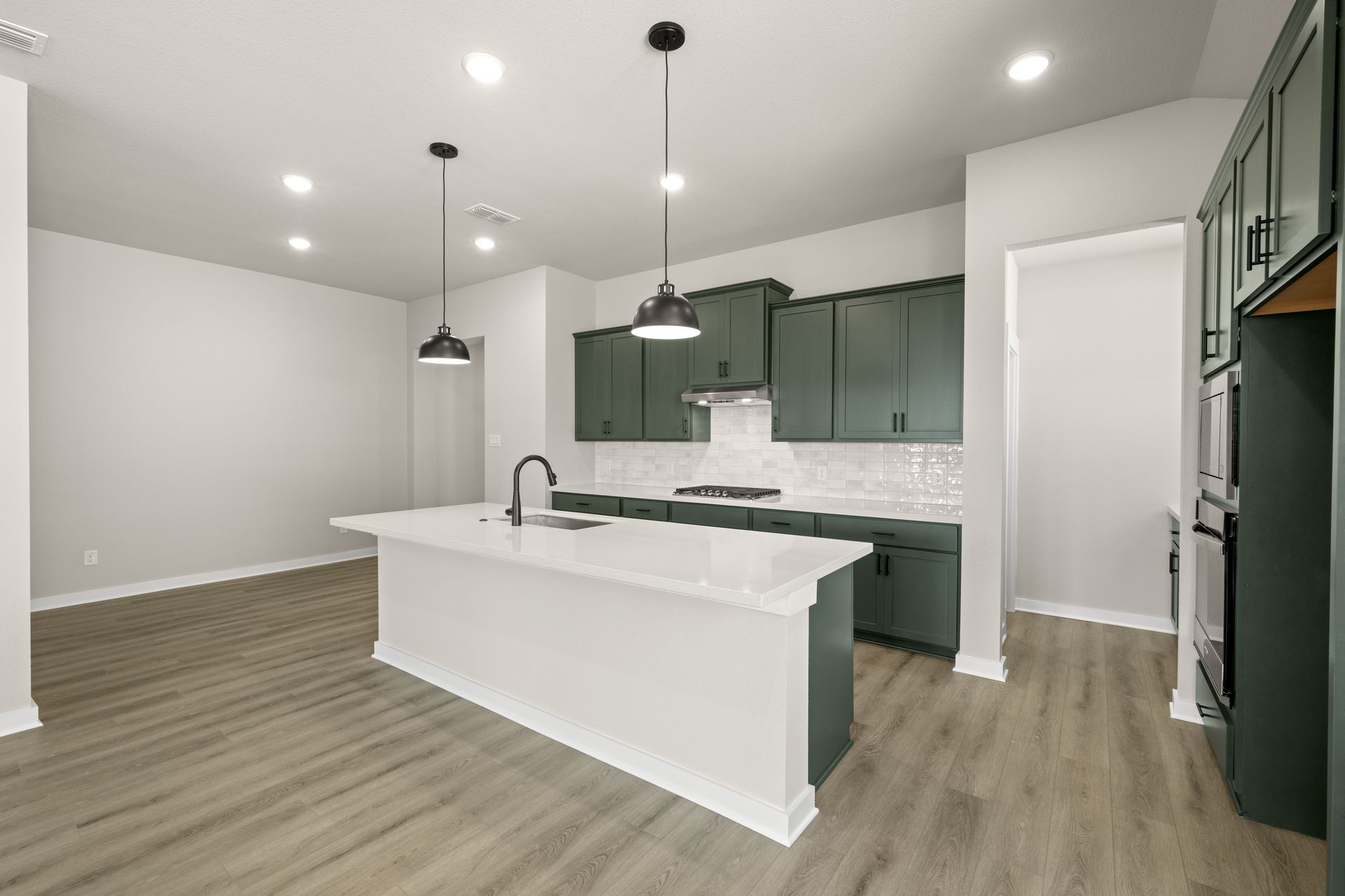 12_6900 Deadwood- Kitchen-2