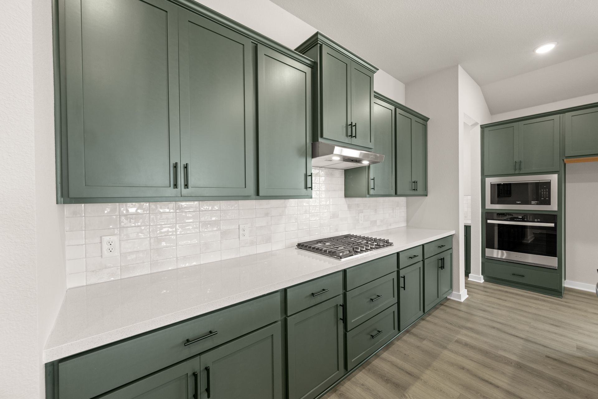 15_6900 Deadwood- Kitchen-5