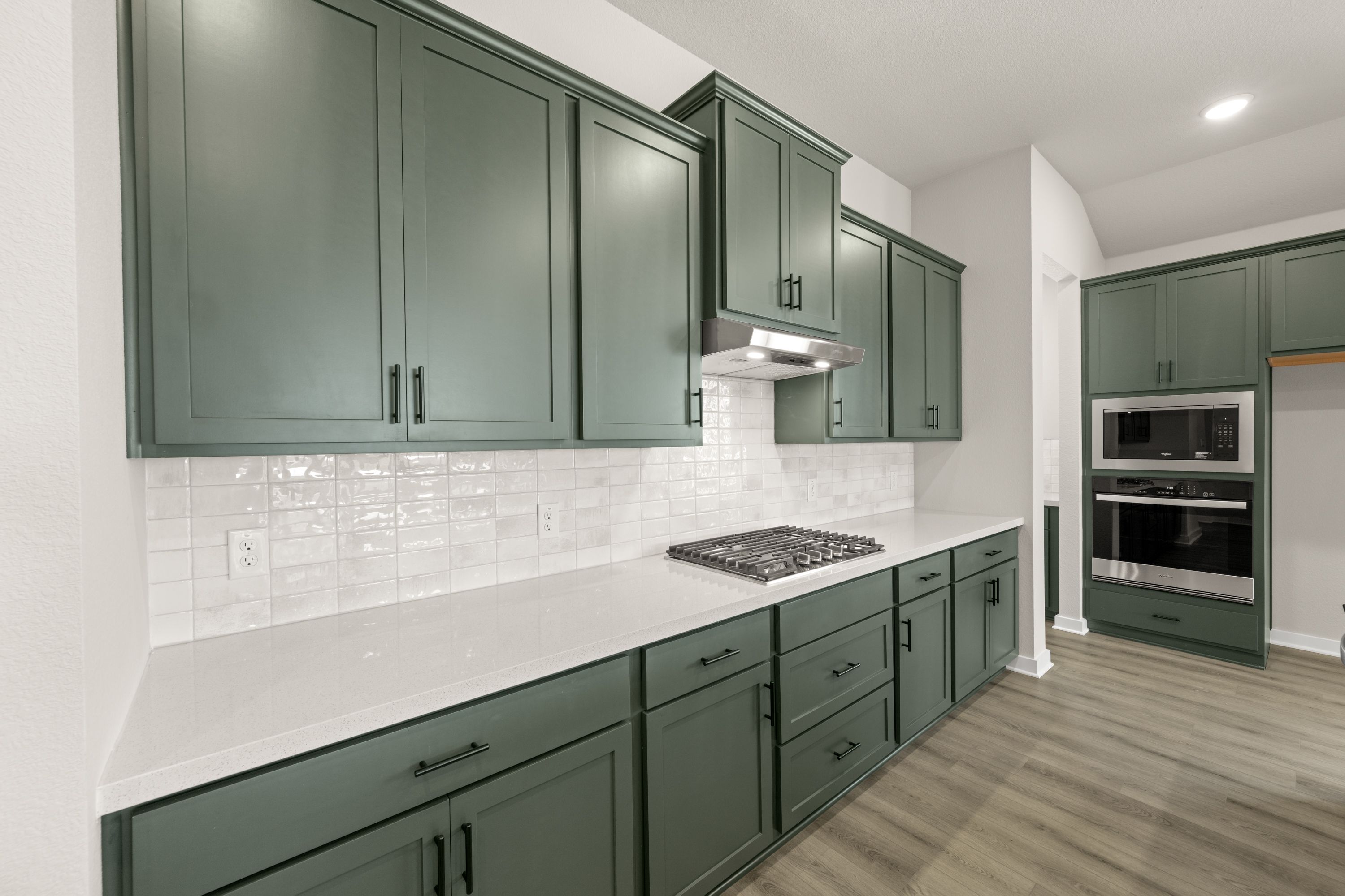 15_6900 Deadwood- Kitchen-5