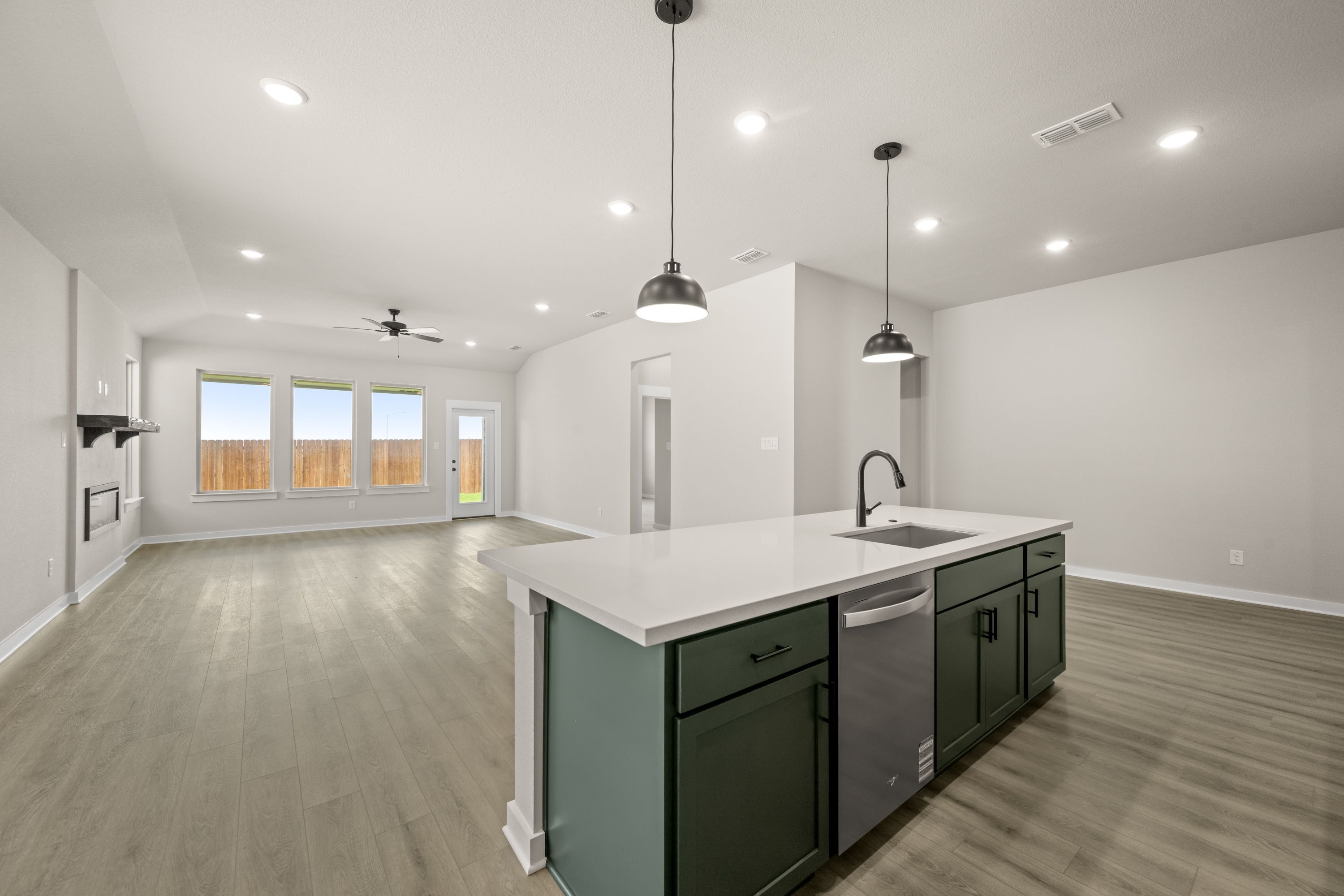 13_6900 Deadwood- Kitchen-3