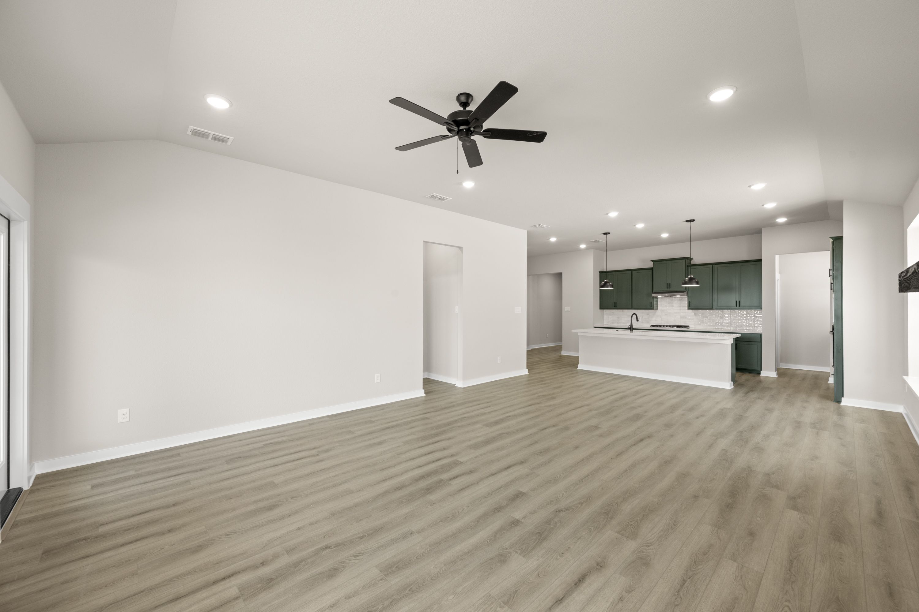 19_6900 Deadwood- Living Room-2