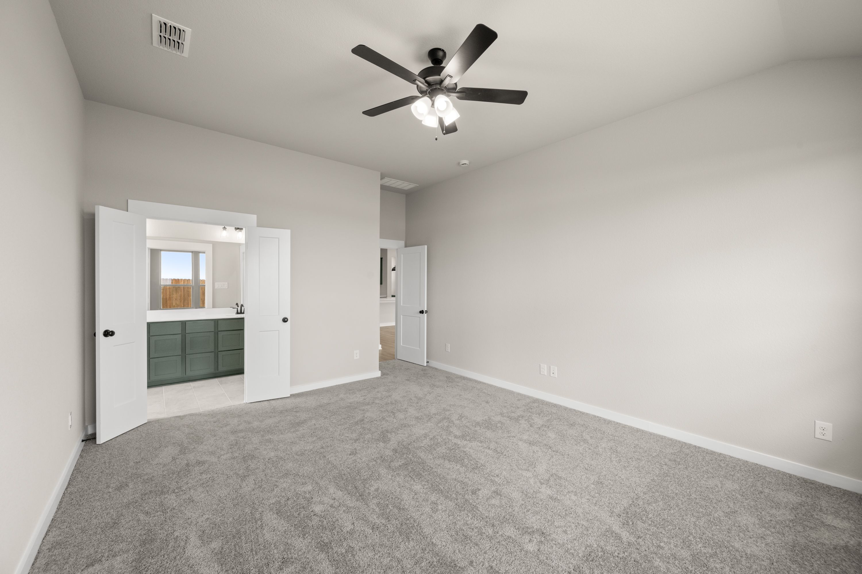 22_6900 Deadwood- Primary Suite-2