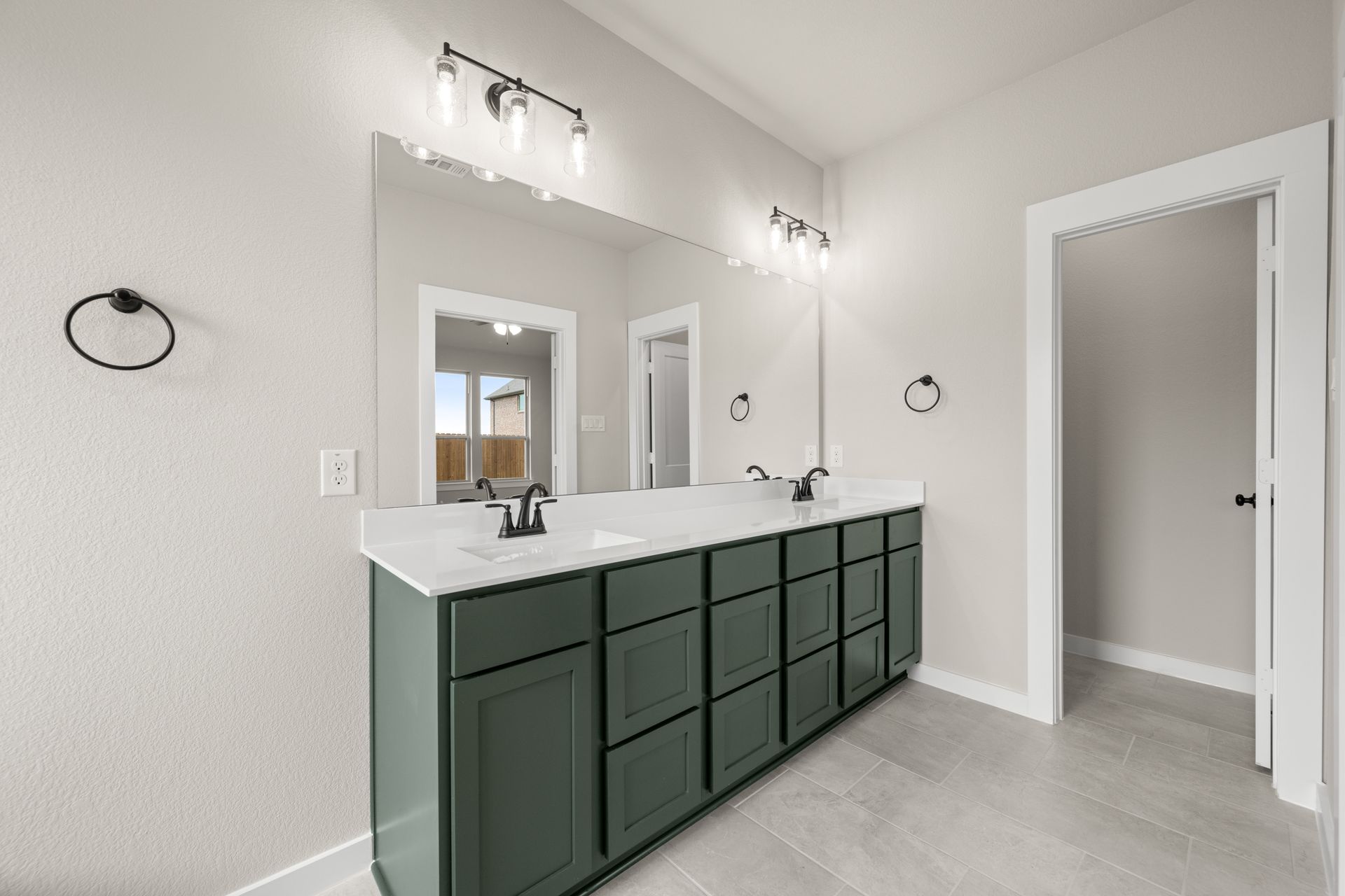 24_6900 Deadwood- Primary Suite-4