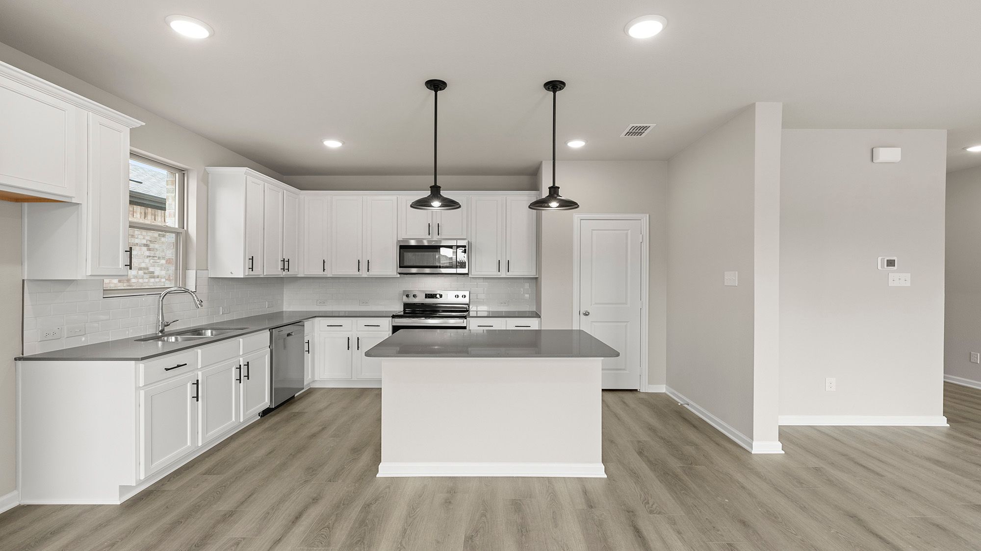 5_06.Montgomery - Kitchen