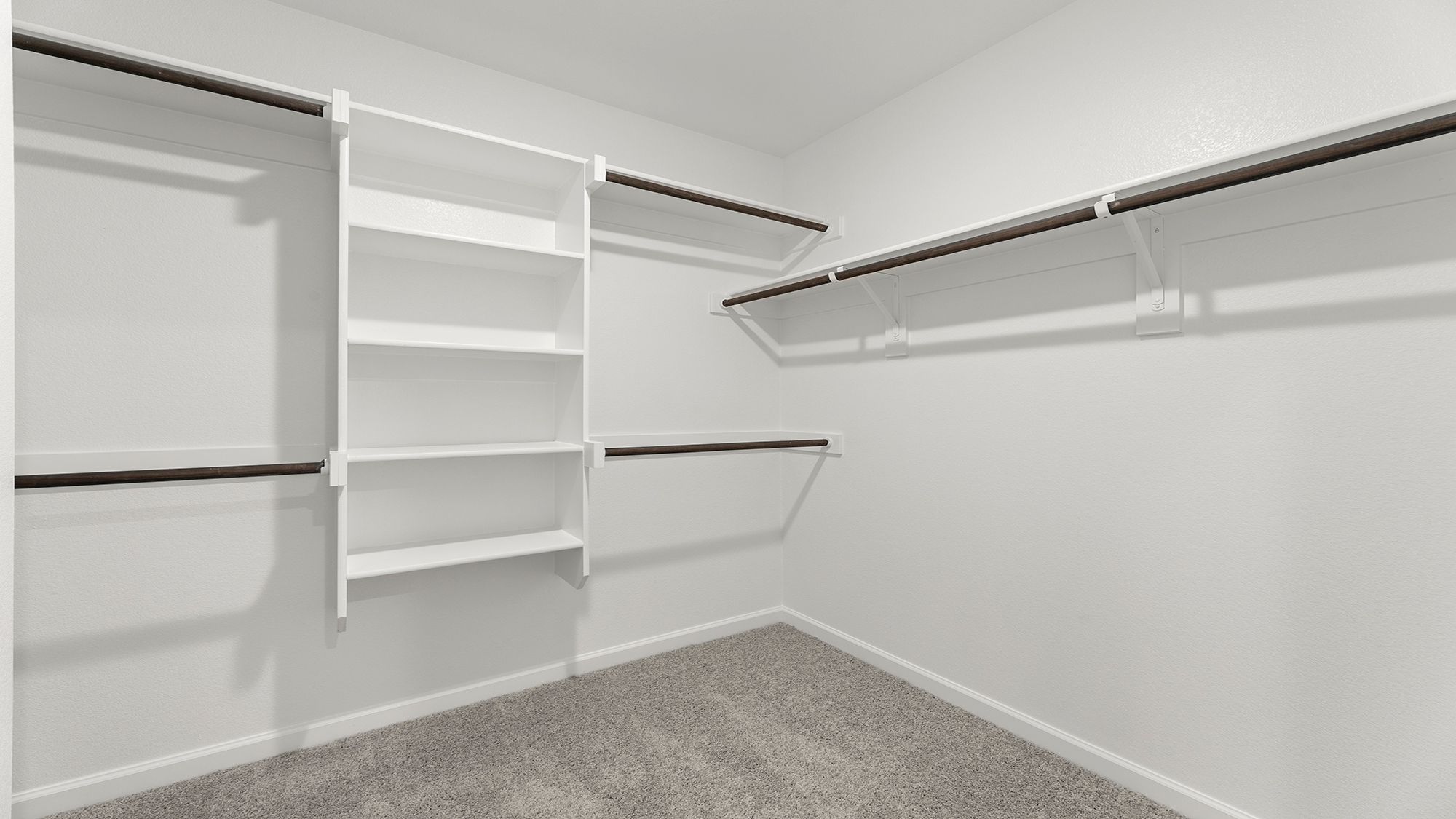 20_21.Montgomery - Closet