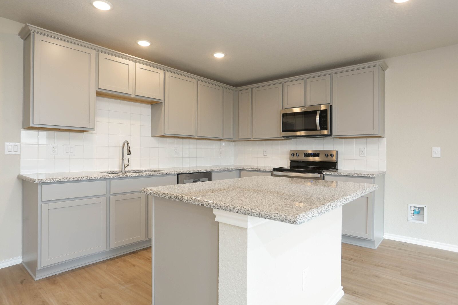 11_8656_Merlin_Cove11_mls