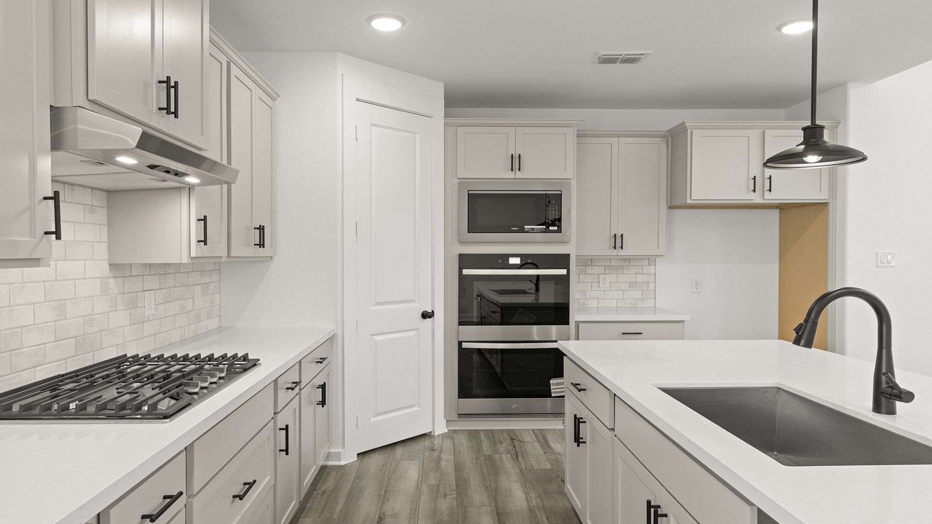 6 1425 Clare Court - Kitchen (4)
