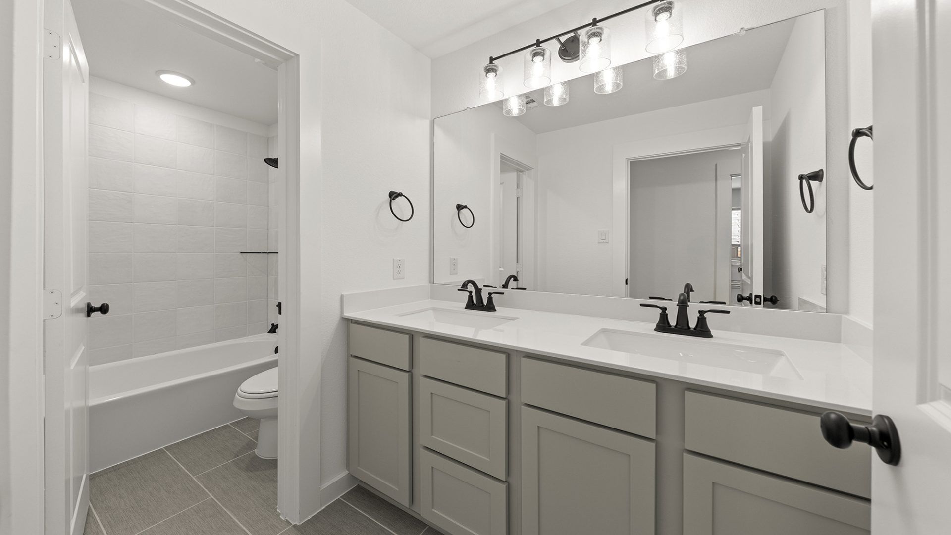 20 1425 Clare Court - 2ND Bath
