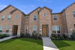 Crockett 4B2 - Sierra Vista Townhomes: Rosharon, Texas - HistoryMaker Homes