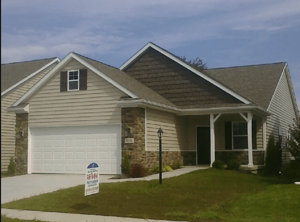 casa en Mayberry Crossings por Hoj Development