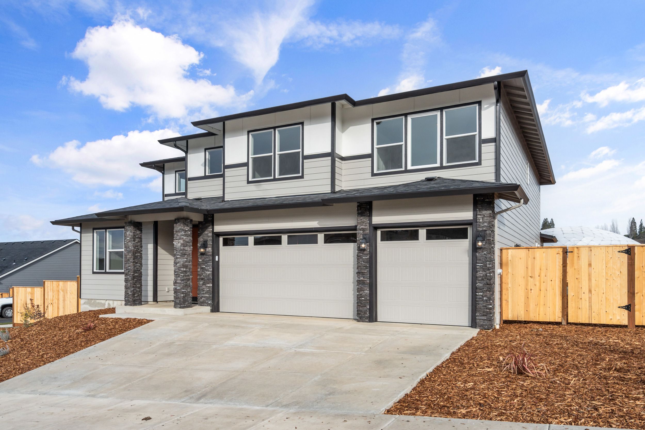 1510 Poppy Ridge Drive. Eagle Point, OR 97524