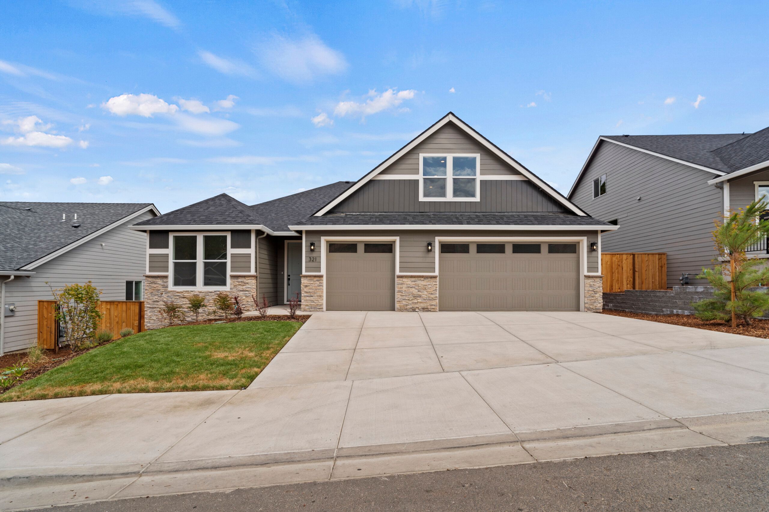1510 Poppy Ridge Drive. Eagle Point, OR 97524