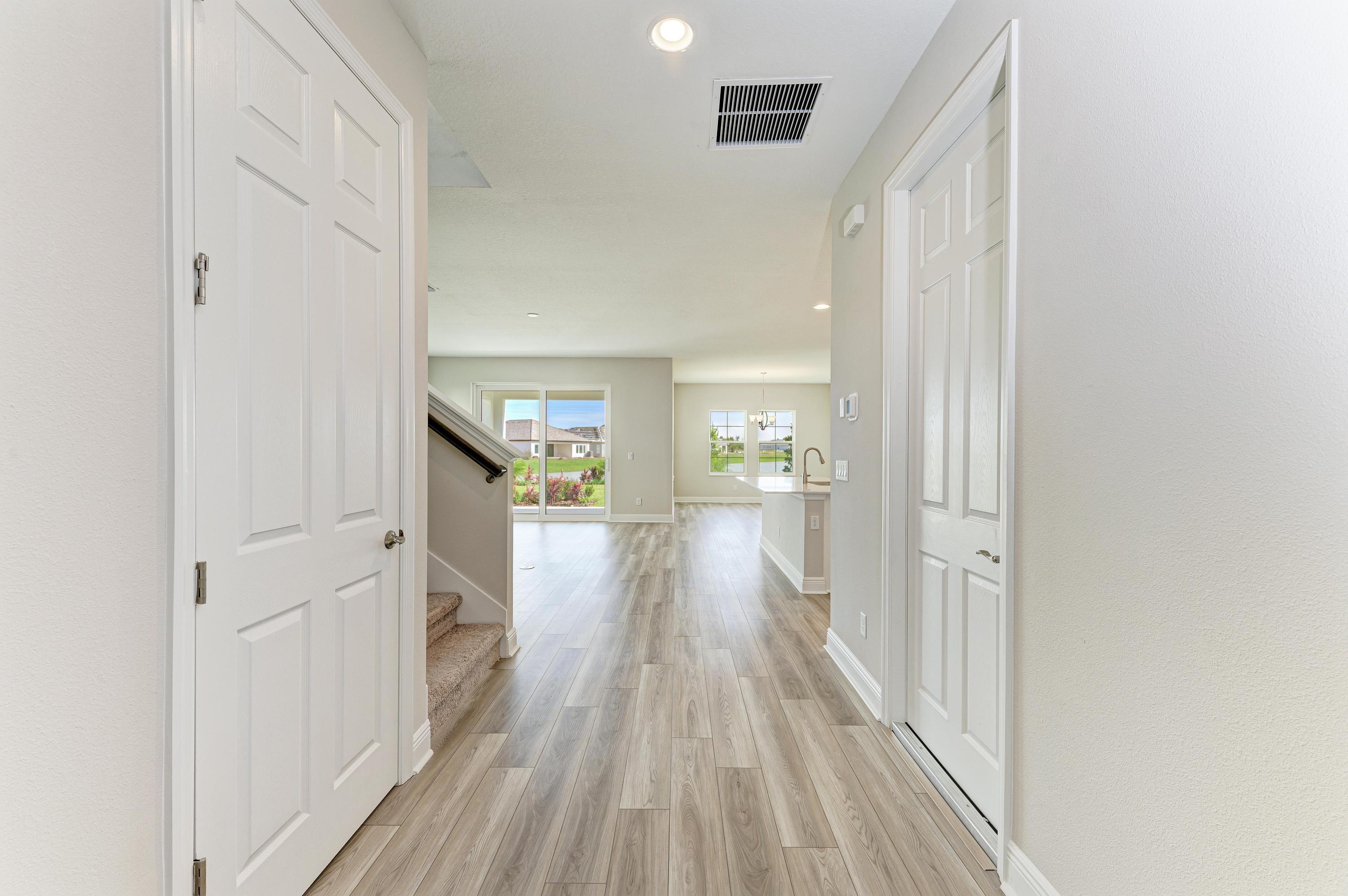 10148 Surrey Rose Dr - Foyer