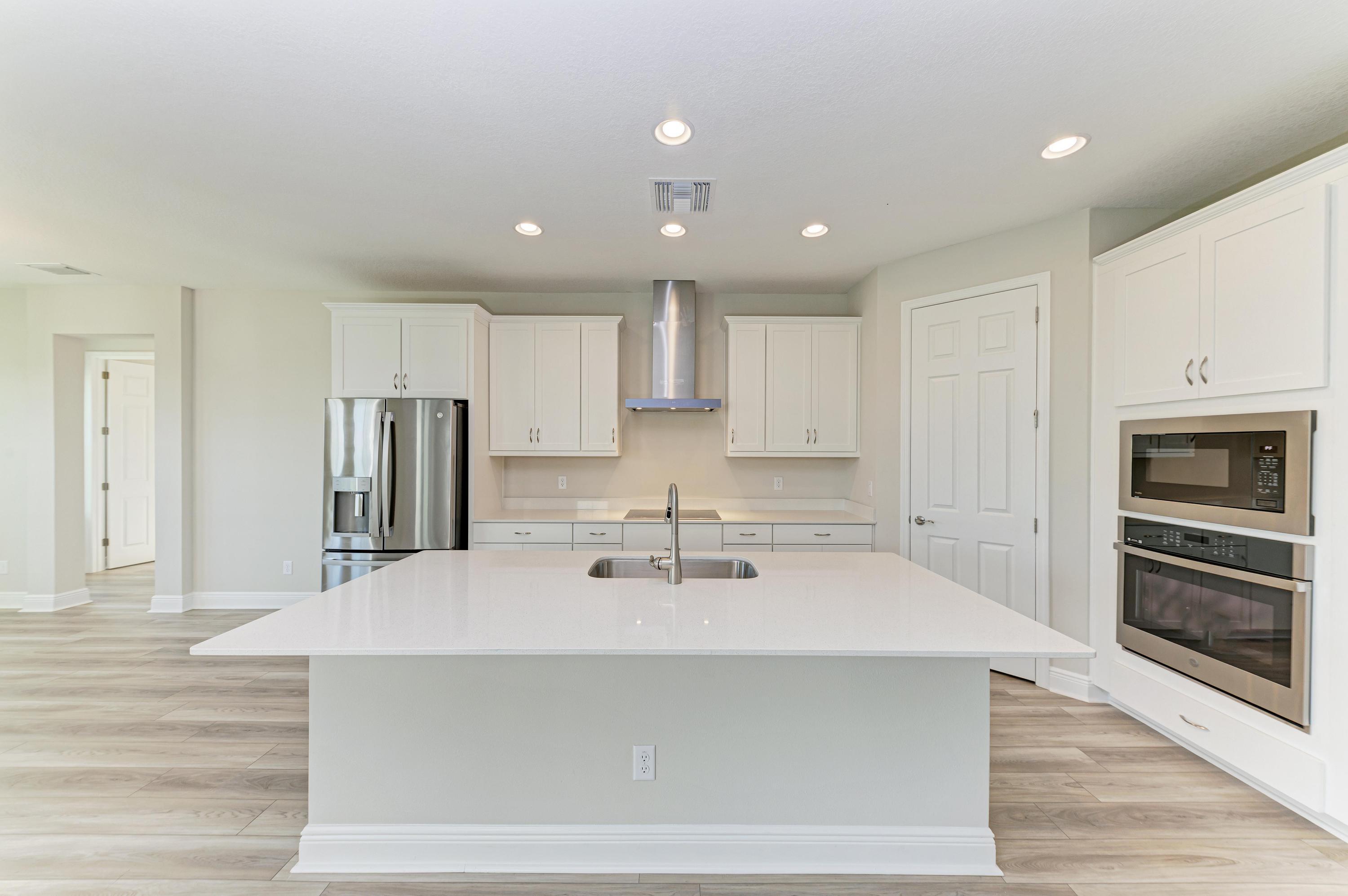 10148 Surrey Rose Dr - Gourmet Kitchen