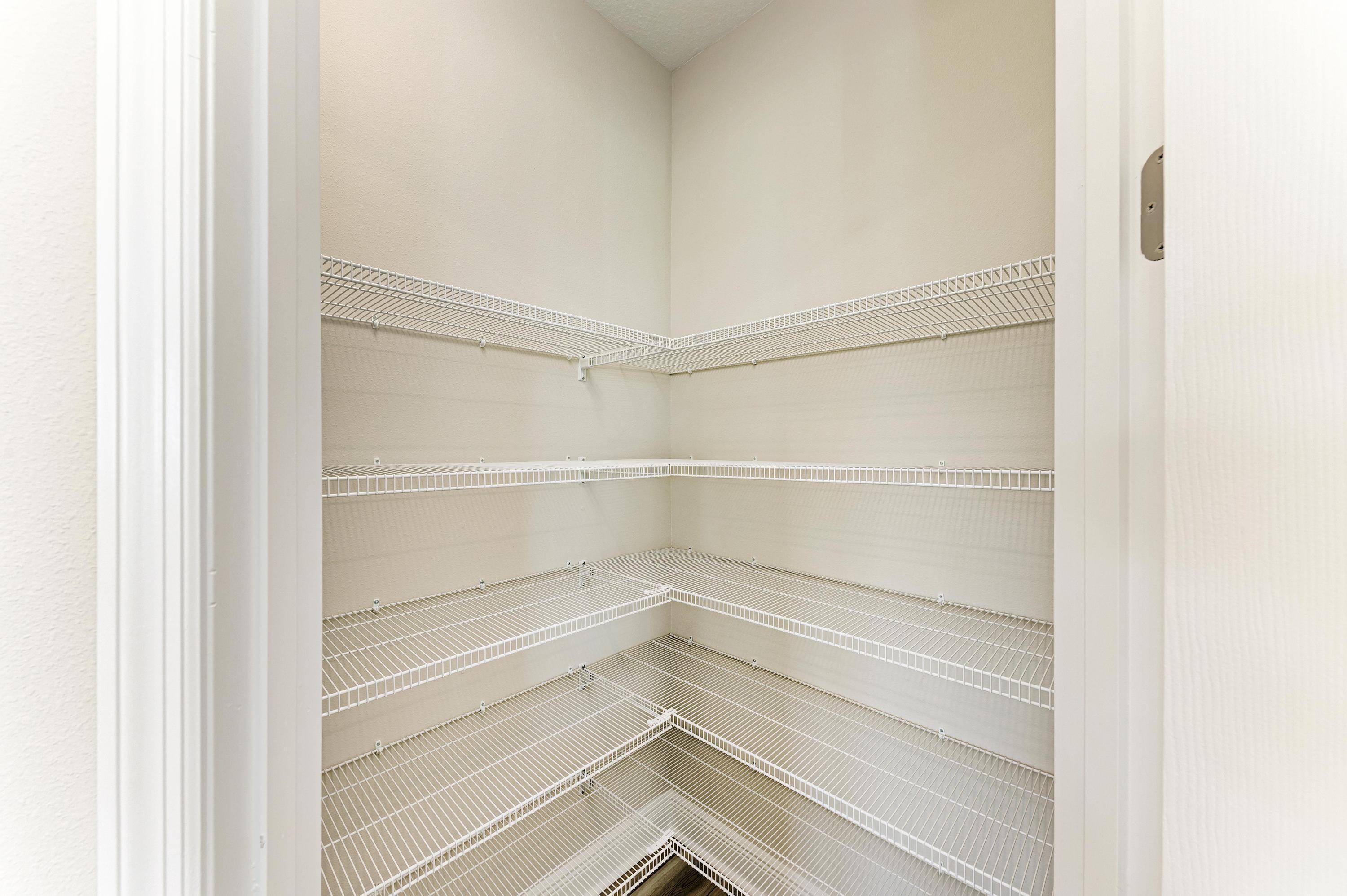 10148 Surrey Rose Dr - Pantry