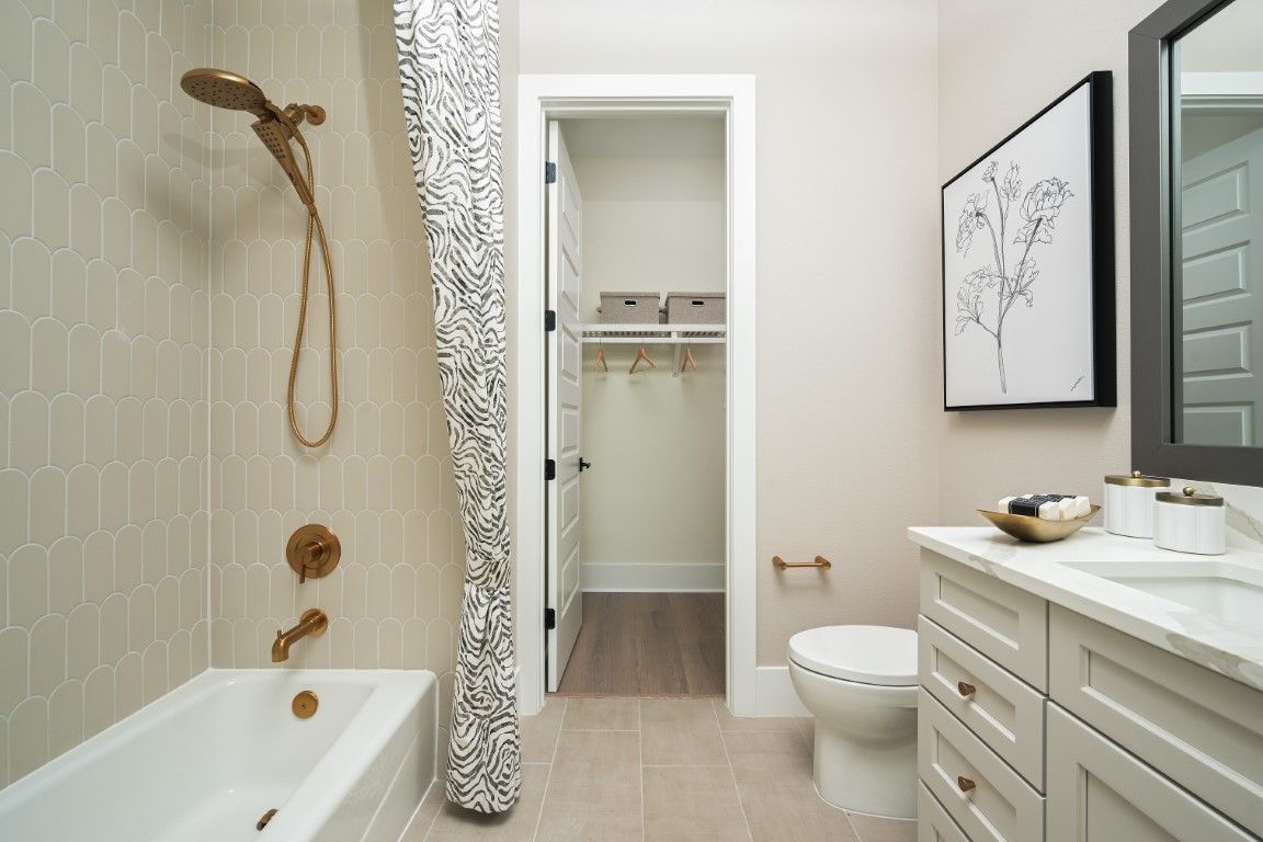 Campania Grande II at Star Farms | Secondary Bathroom
