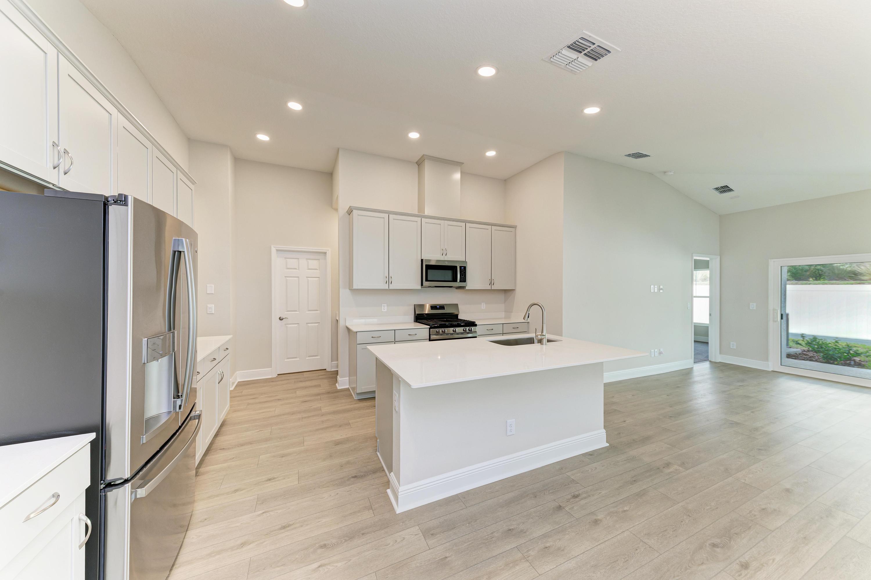 Bridgeport B - 12374 Oak Hill Way - Kitchen