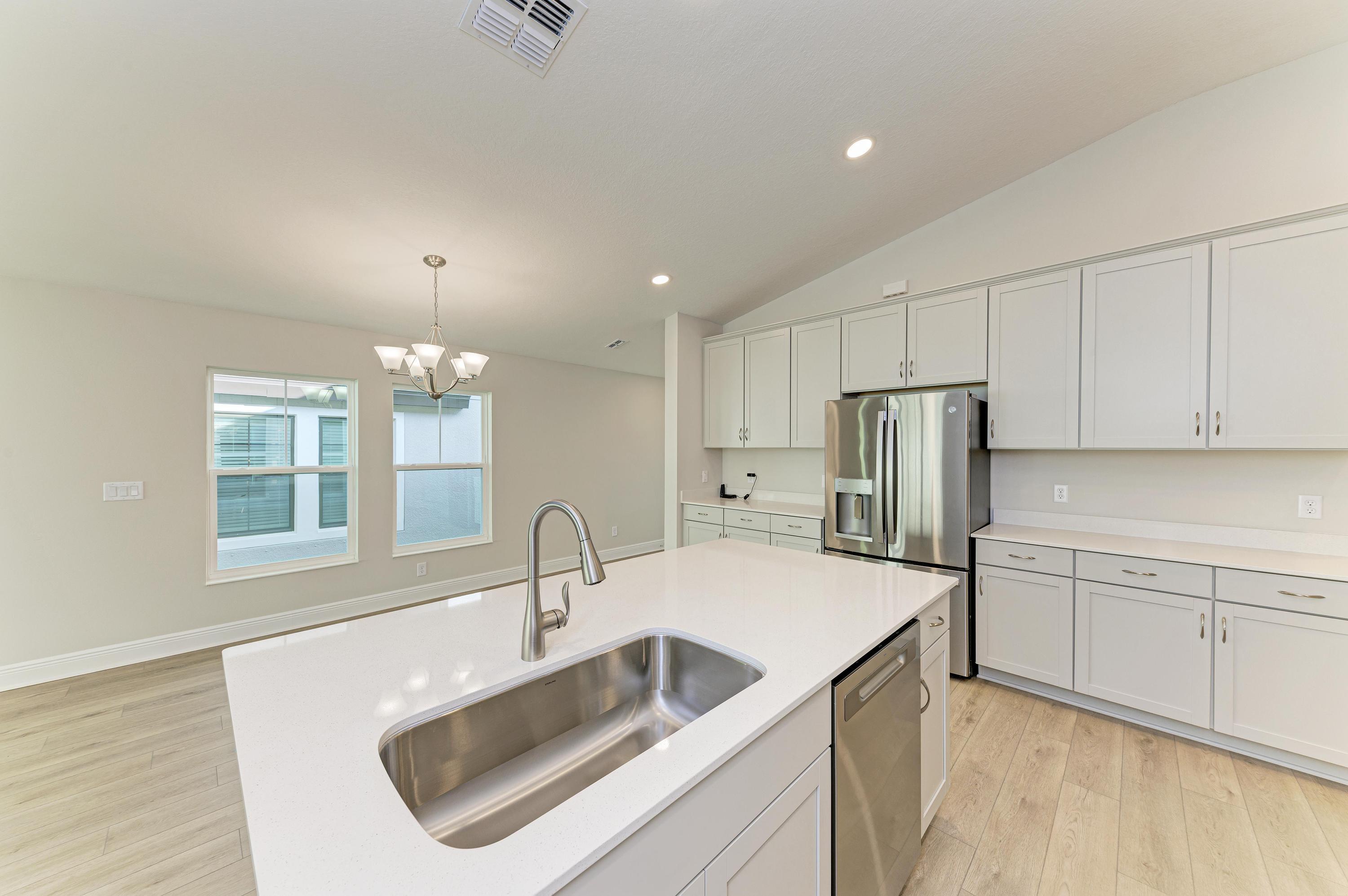 Bridgeport B - 12374 Oak Hill Way - Kitchen