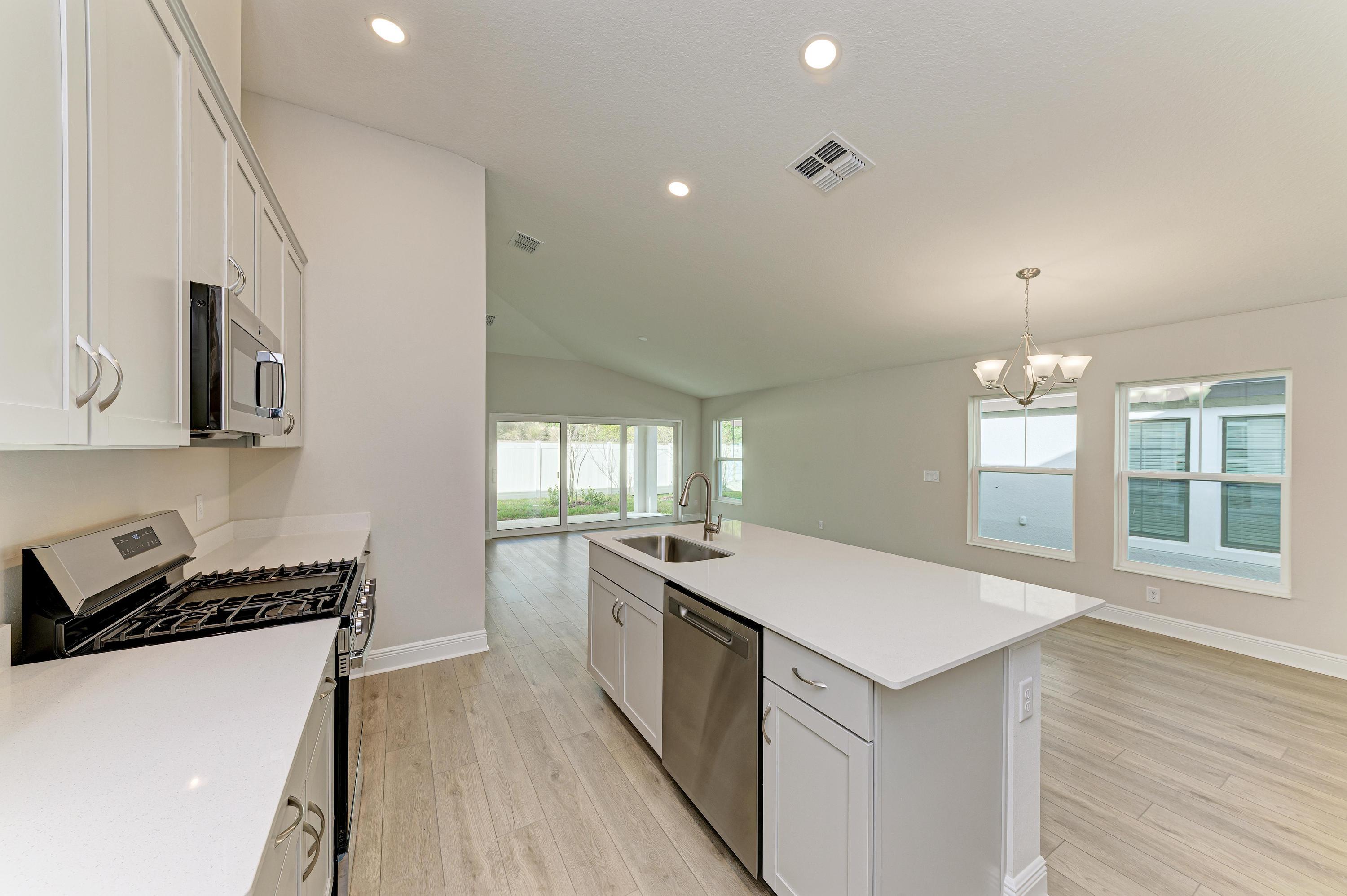 Bridgeport B - 12374 Oak Hill Way - Kitchen