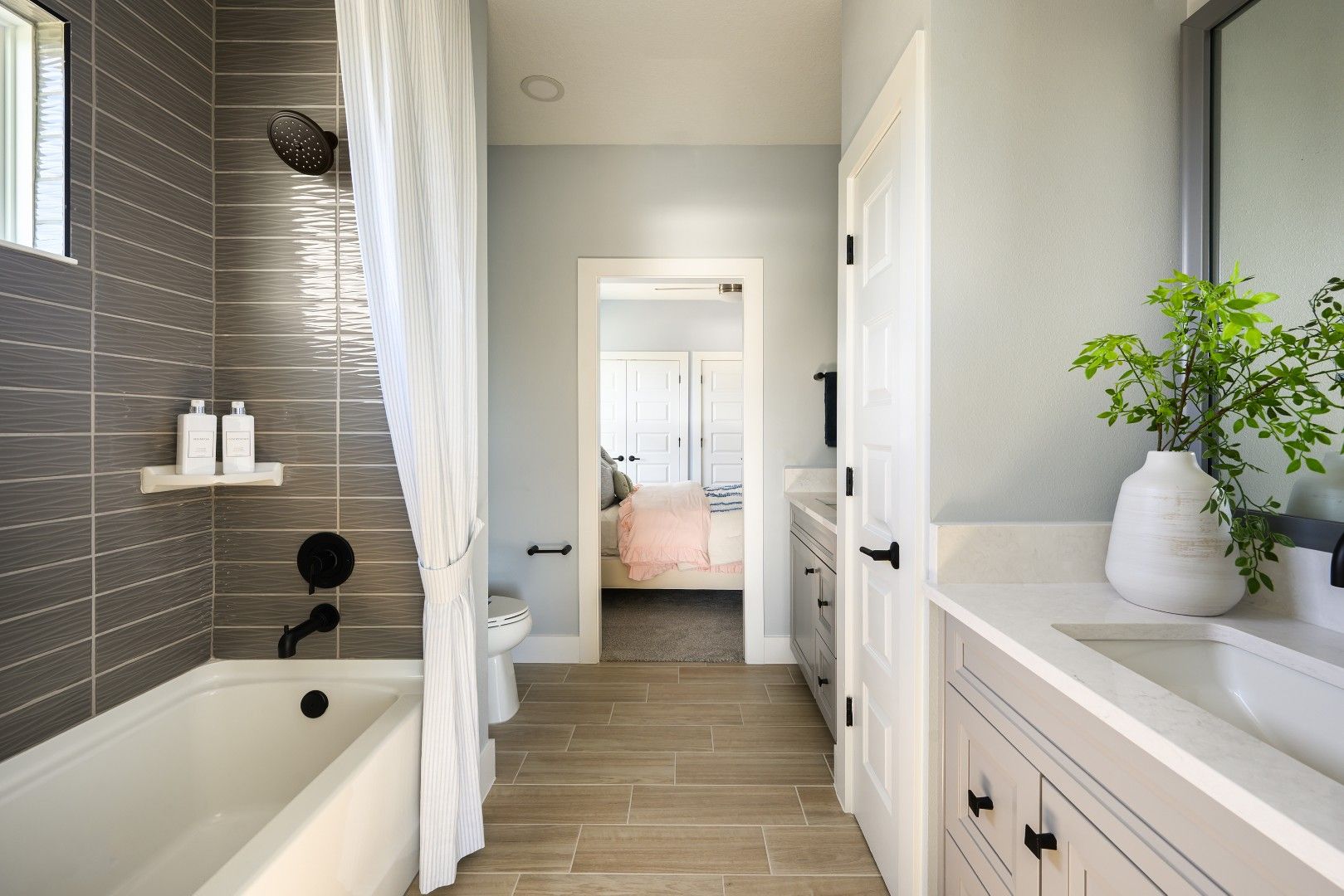 Madeira III at Pasadena Woods | Secondary Bathroom