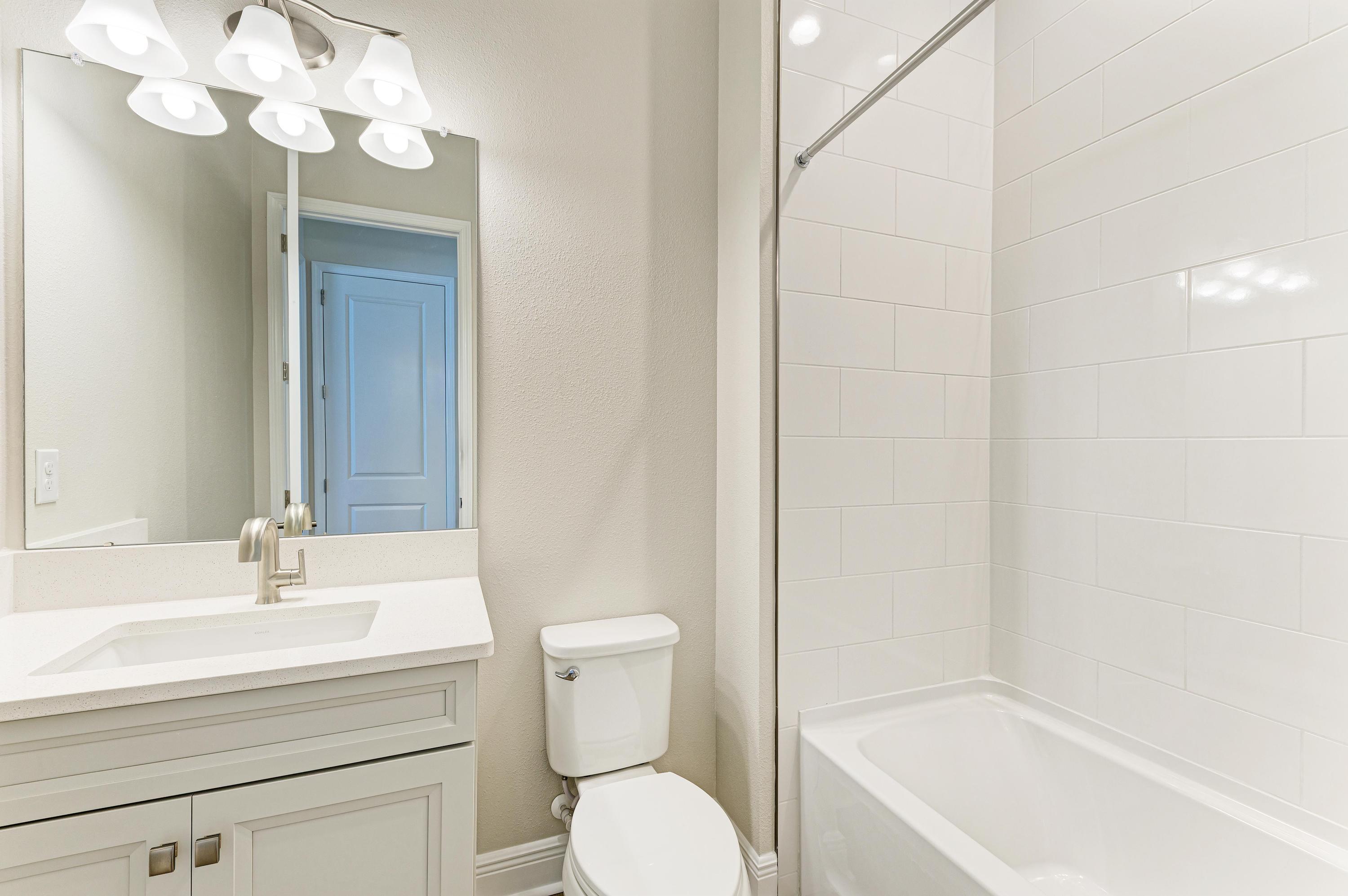 Biscayne II - 35576 Big Hawk Dr - Secondary Bathroom