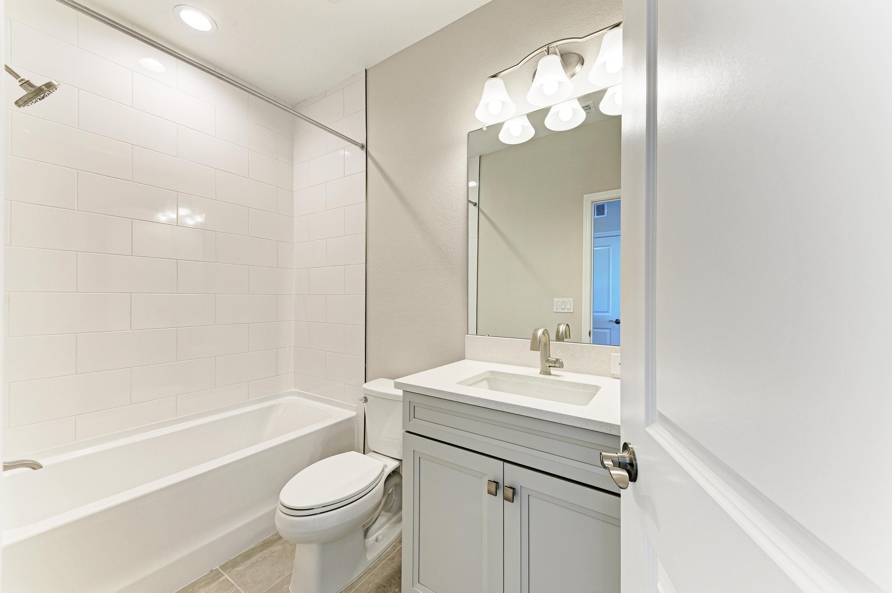 Biscayne II - 35576 Big Hawk Dr - Secondary Bathroom