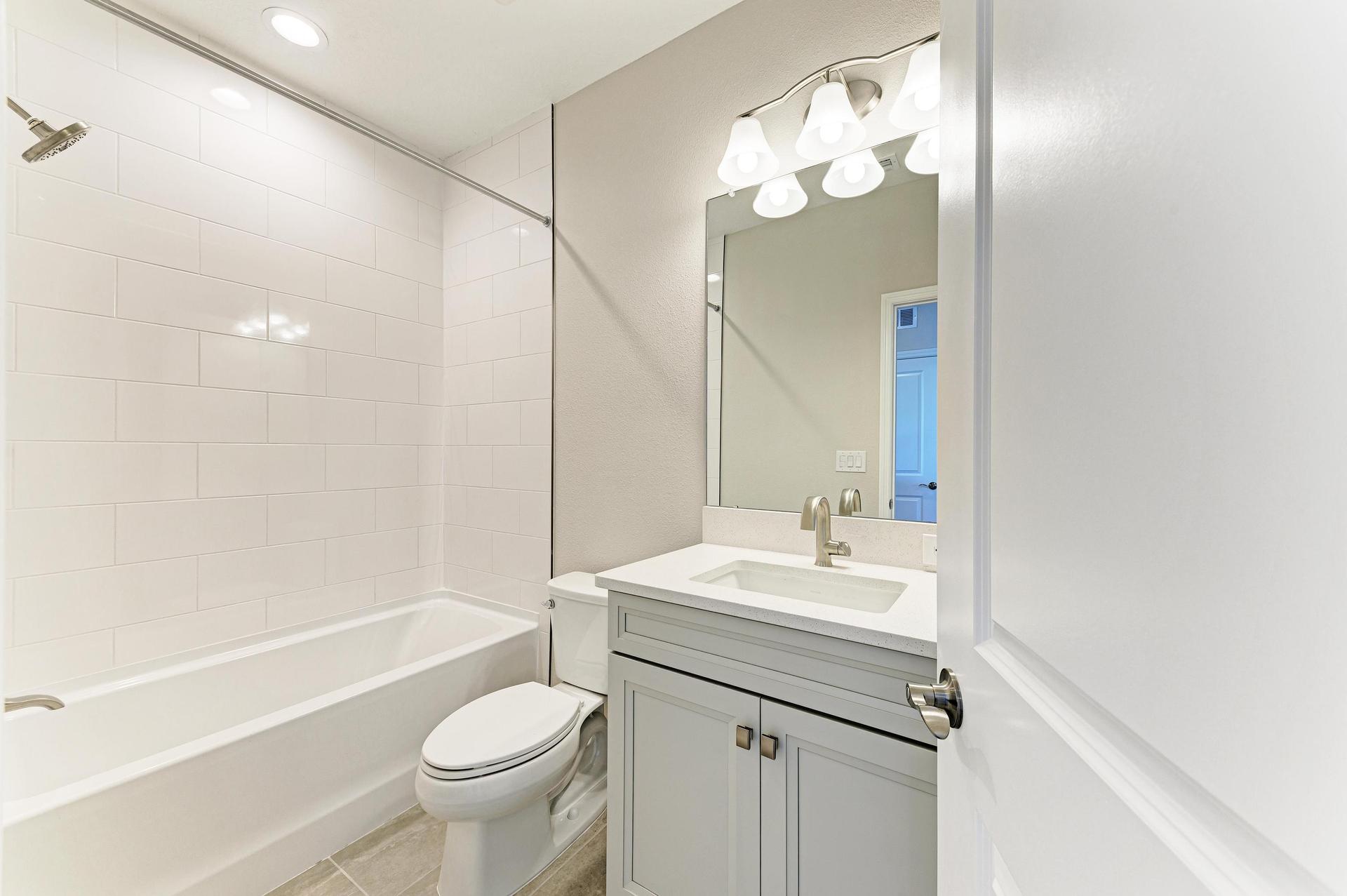 Biscayne II - 35576 Big Hawk Dr - Secondary Bathroom