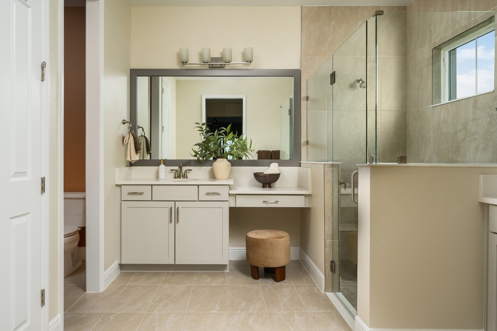 Westshore I at Pasadena Ridge | Secondary Bathroom