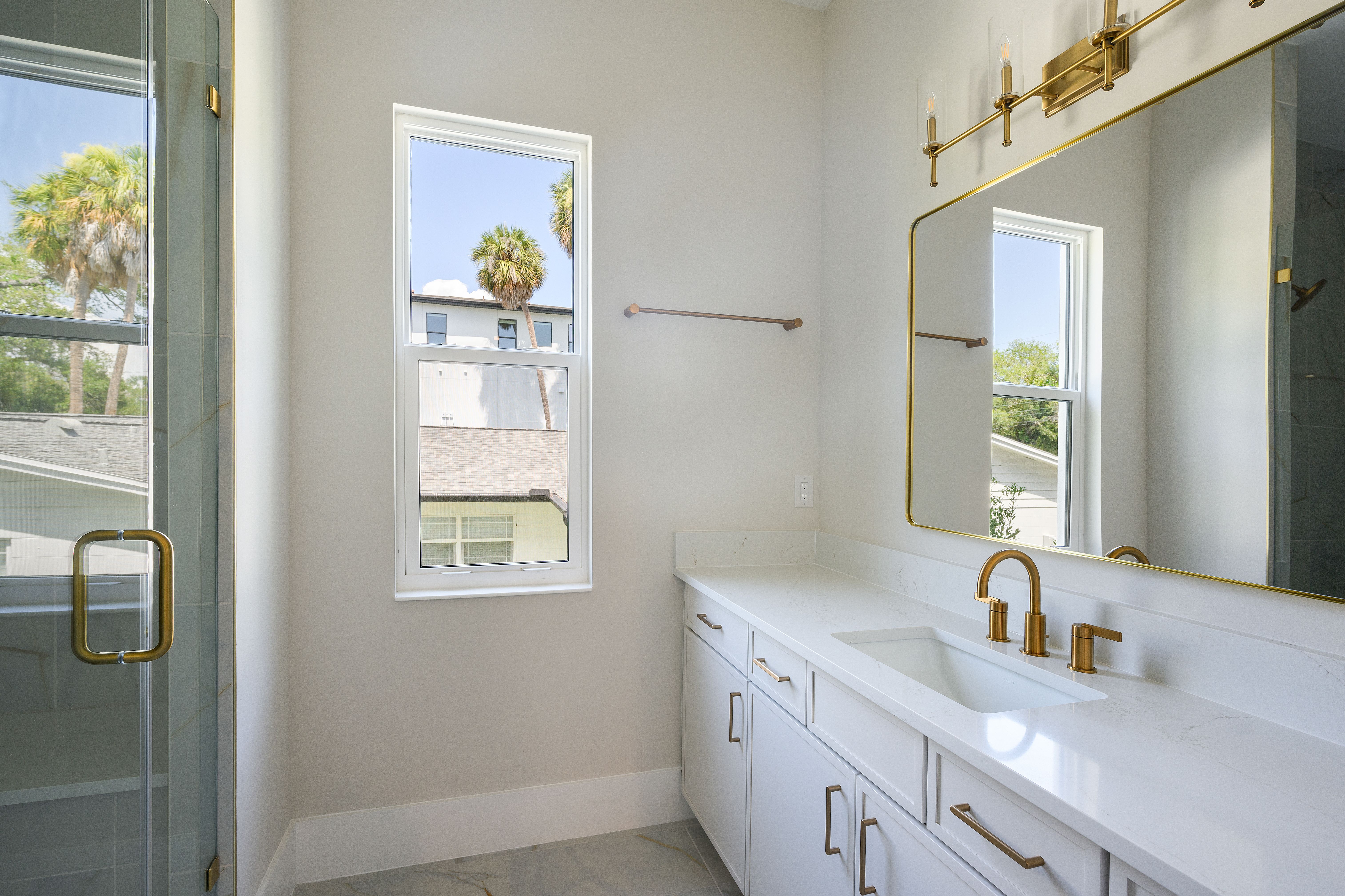 Madeira A | 4713 W Estrella St | Secondary Bathroom