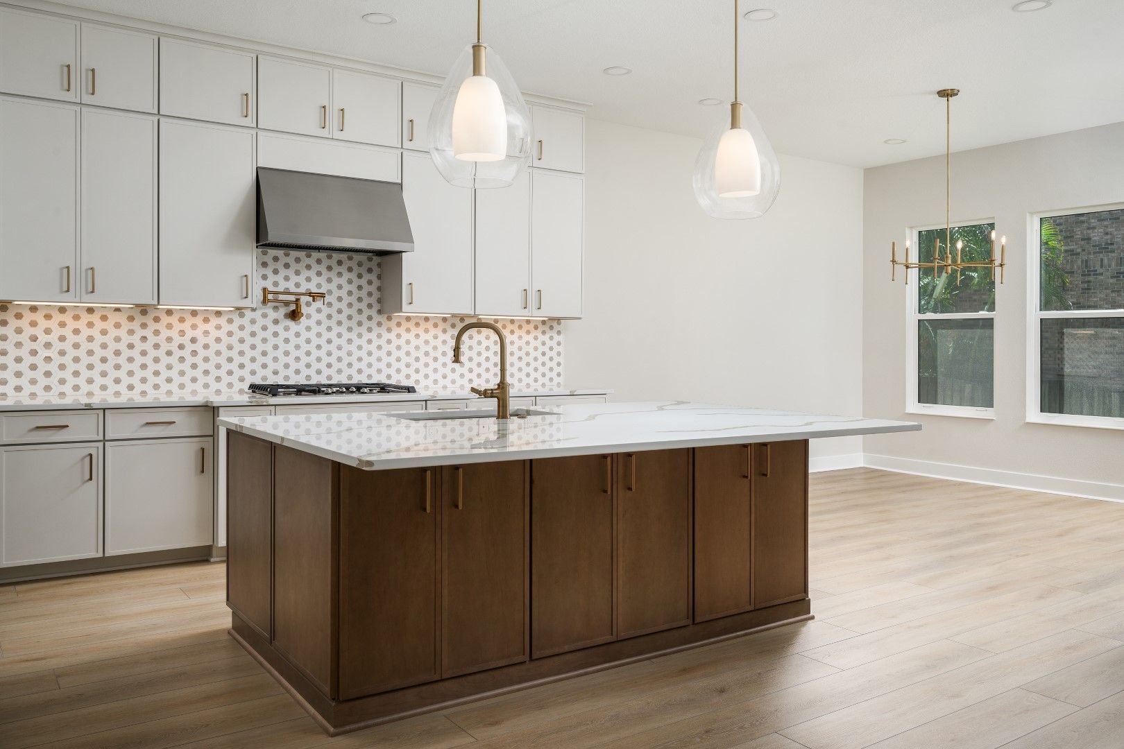 4020 W Cleveland St | Seabreeze A | Gourmet Kitchen